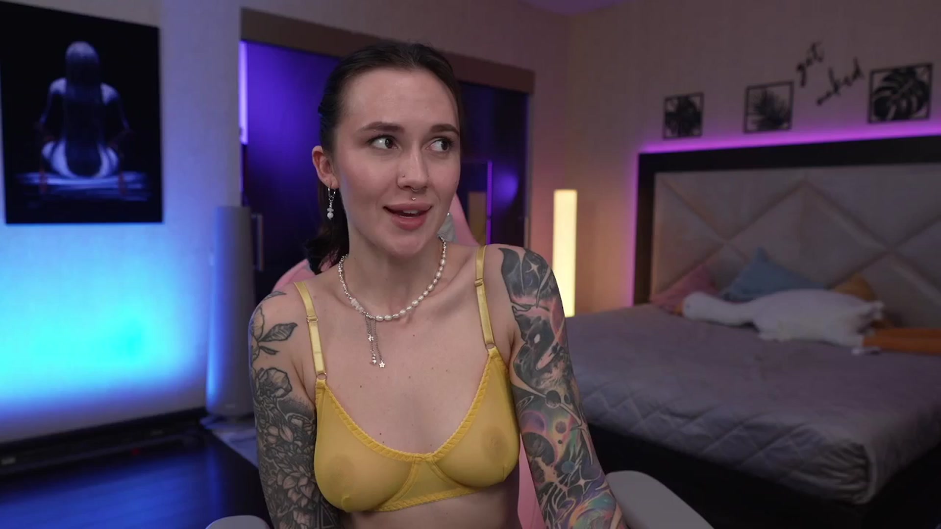 Gallery image thumbnail from GoGoDr3am's myfreecams stream on, 05/13/2025, 03:01 image 3 of 20