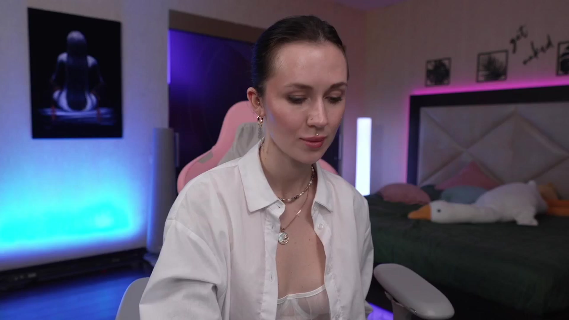 Gallery image thumbnail from GoGoDr3am's myfreecams stream on, 05/22/2025, 02:36 image 16 of 20