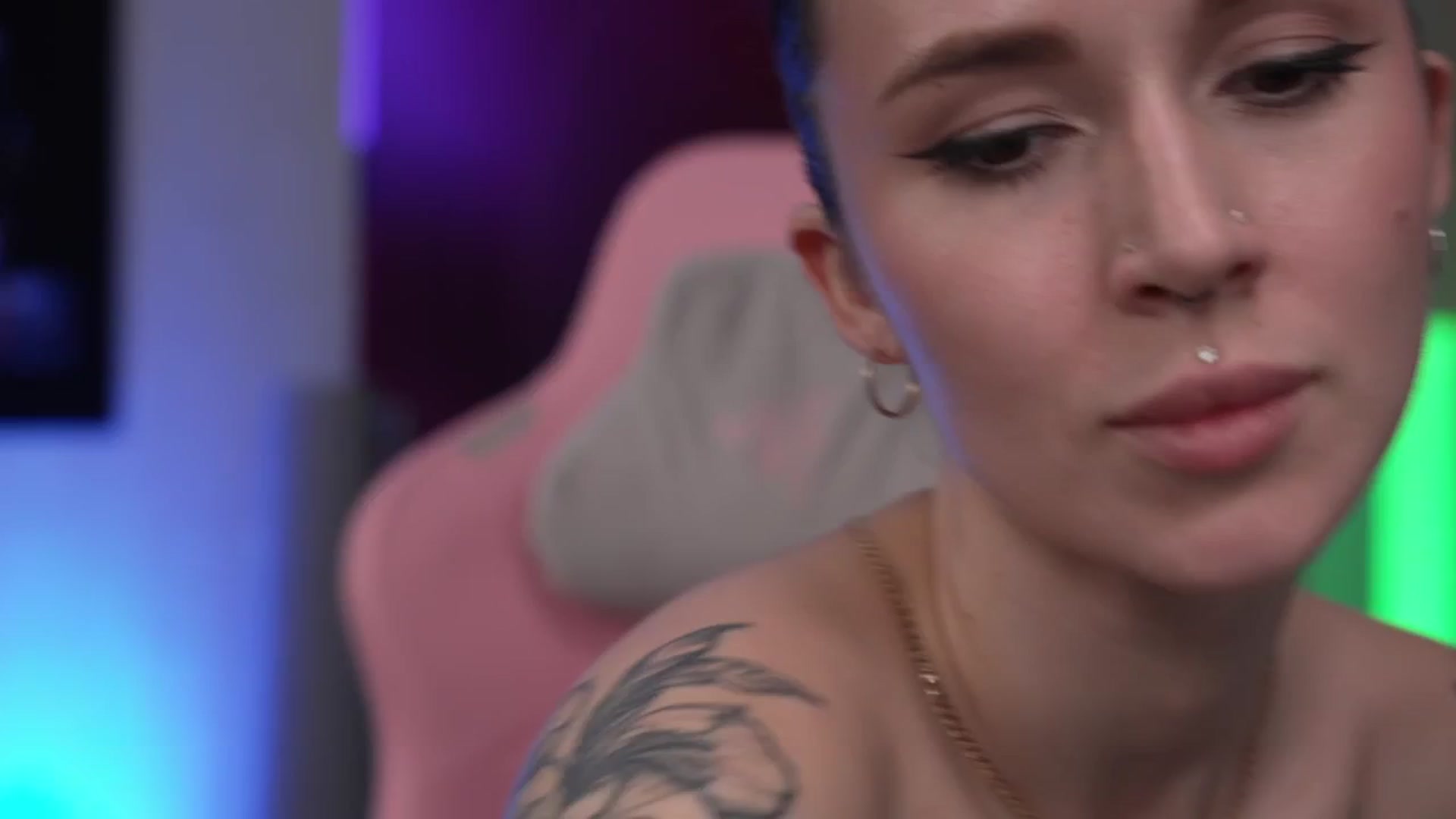 Gallery image thumbnail from GoGoDr3am's myfreecams stream on, 05/25/2025, 22:21 image 18 of 20