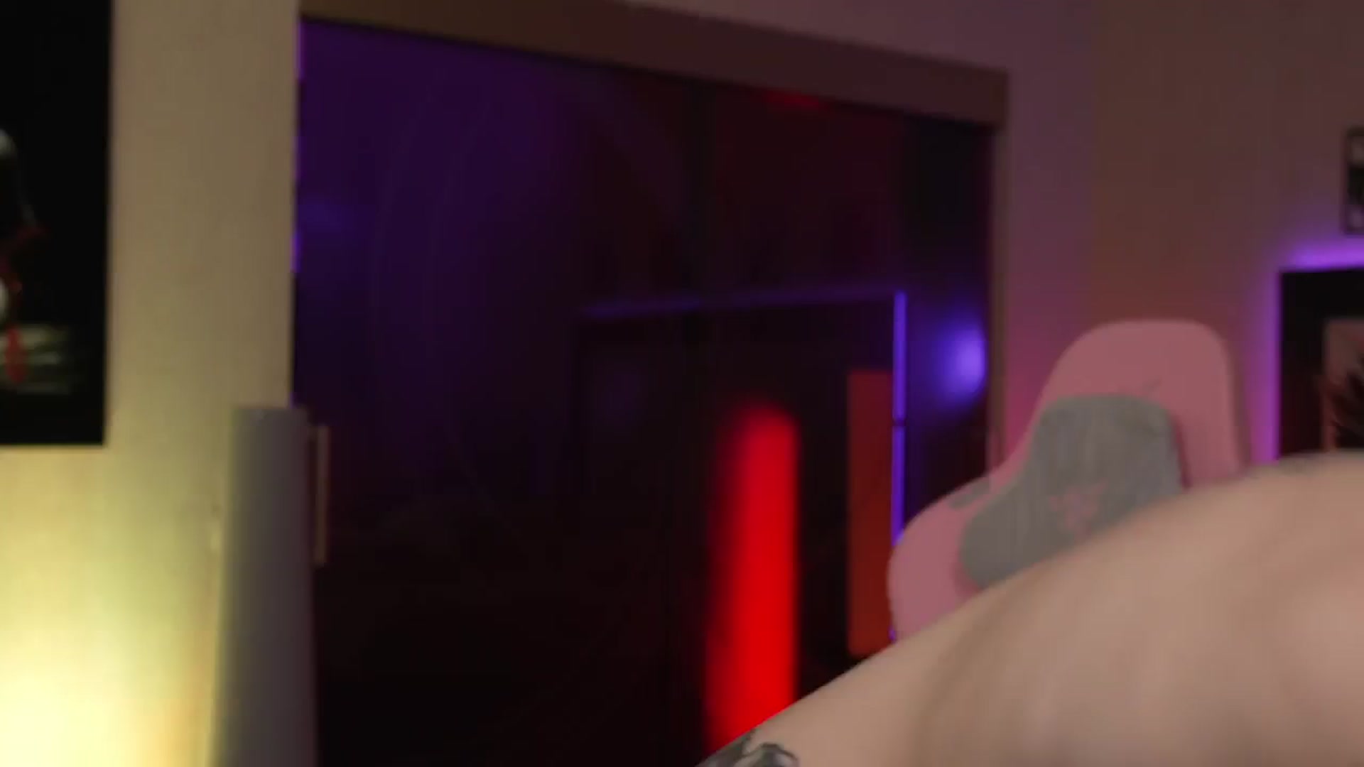 Gallery image thumbnail from GoGoDr3am's myfreecams stream on, 05/27/2025, 21:35 image 18 of 20