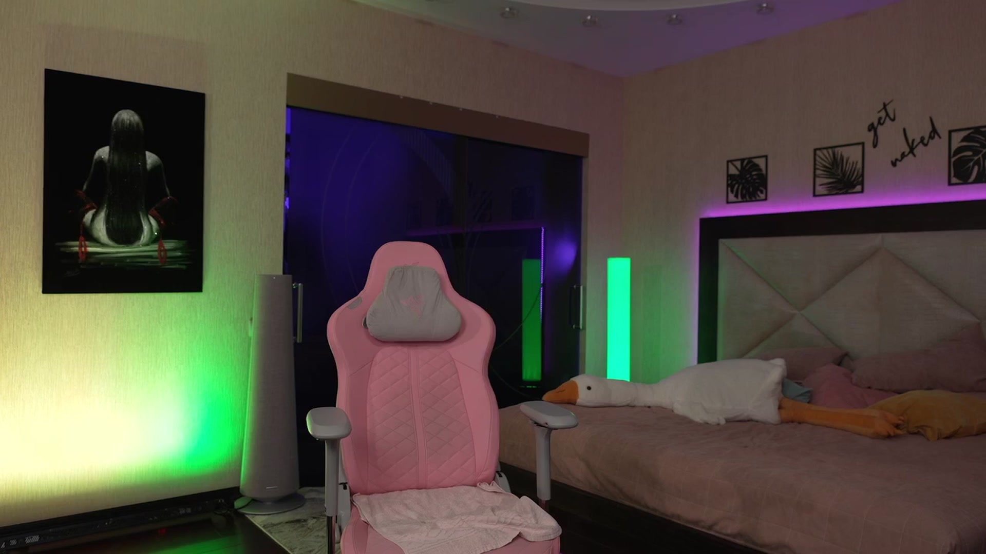 Gallery image thumbnail from GoGoDr3am's myfreecams stream on, 06/02/2025, 24:52 image 9 of 20