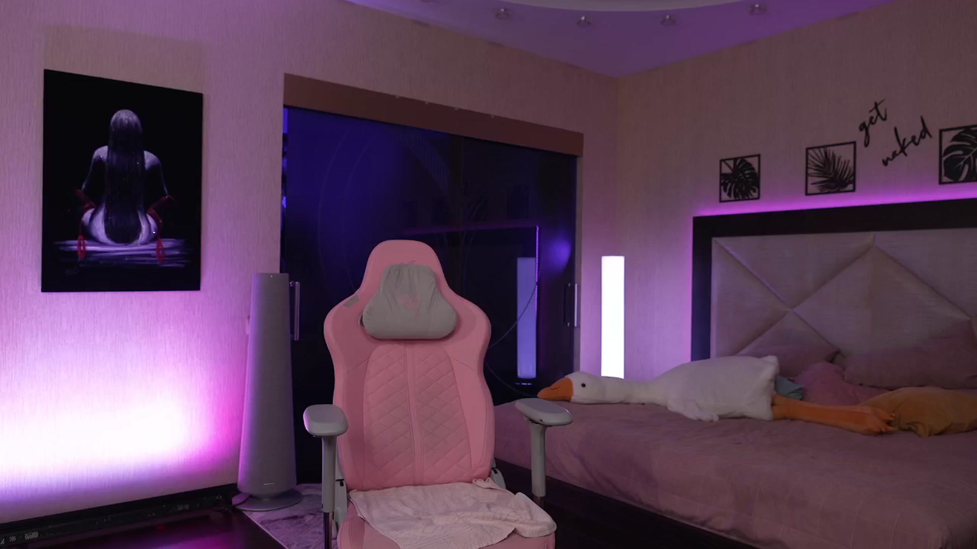 Gallery image thumbnail from GoGoDr3am's myfreecams stream on, 06/02/2025, 24:52 image 8 of 20