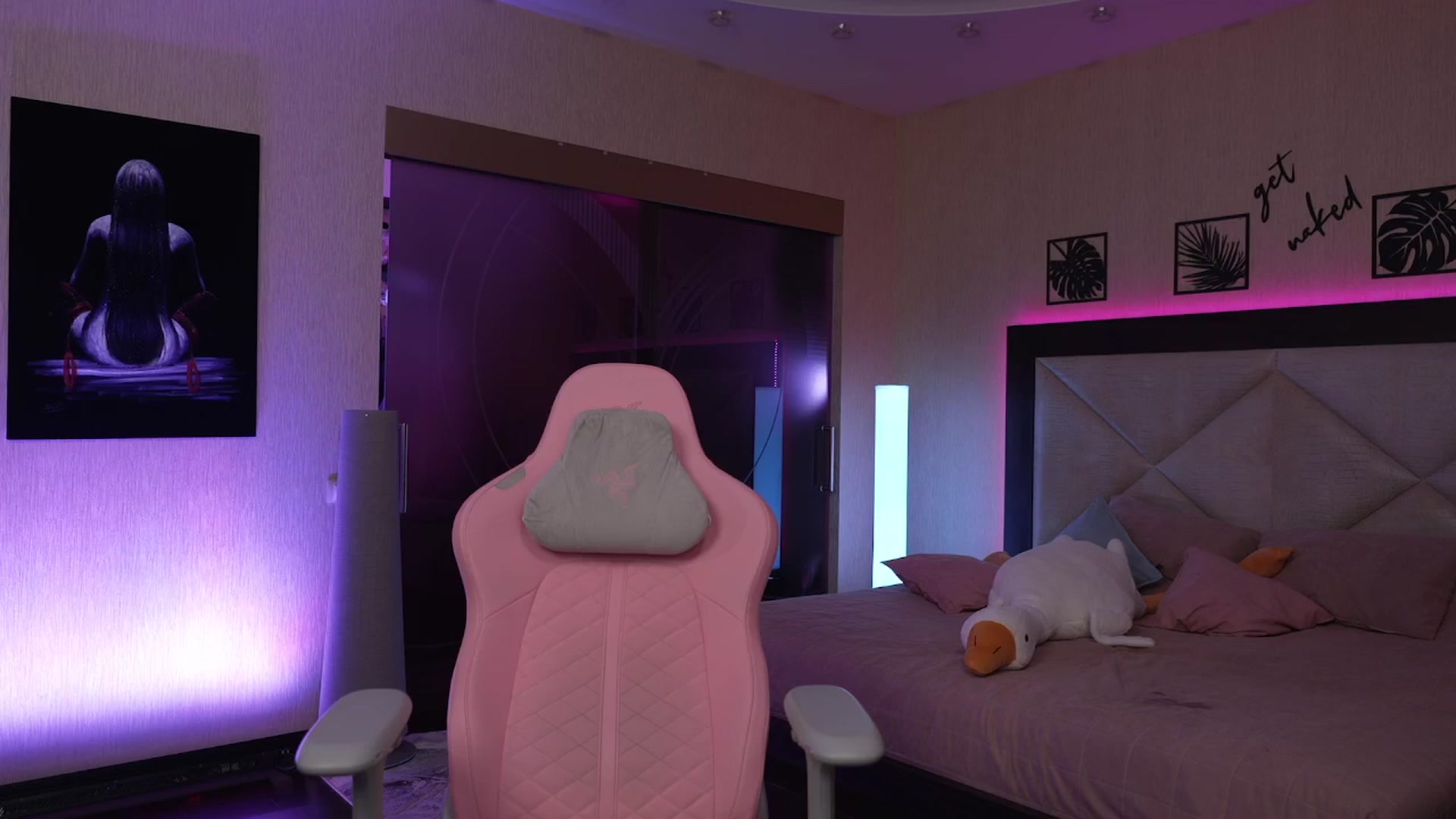 Gallery image thumbnail from GoGoDr3am's myfreecams stream on, 06/09/2025, 01:32 image 9 of 20
