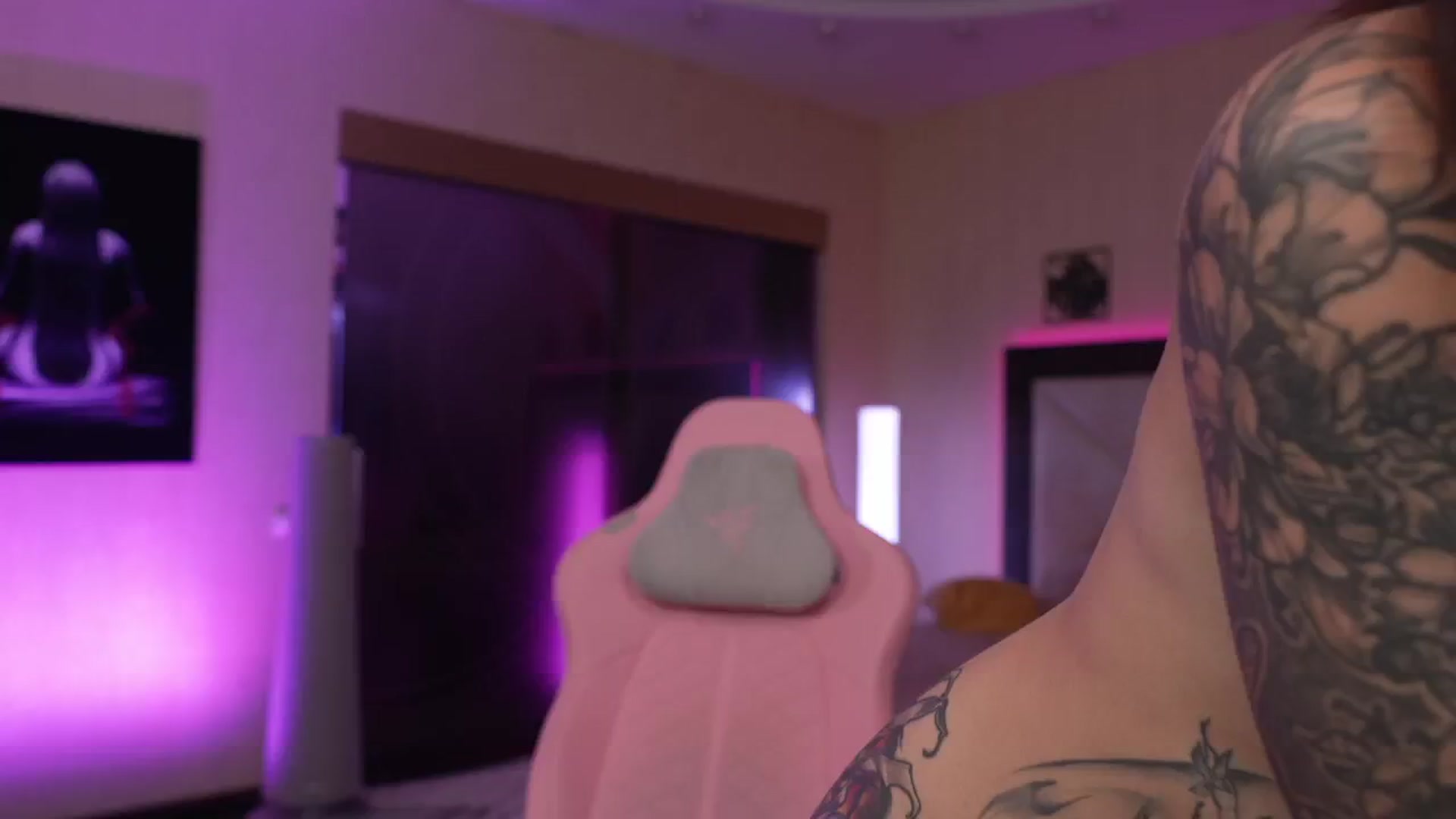 Gallery image thumbnail from GoGoDr3am's myfreecams stream on, 06/28/2025, 01:51 image 17 of 20