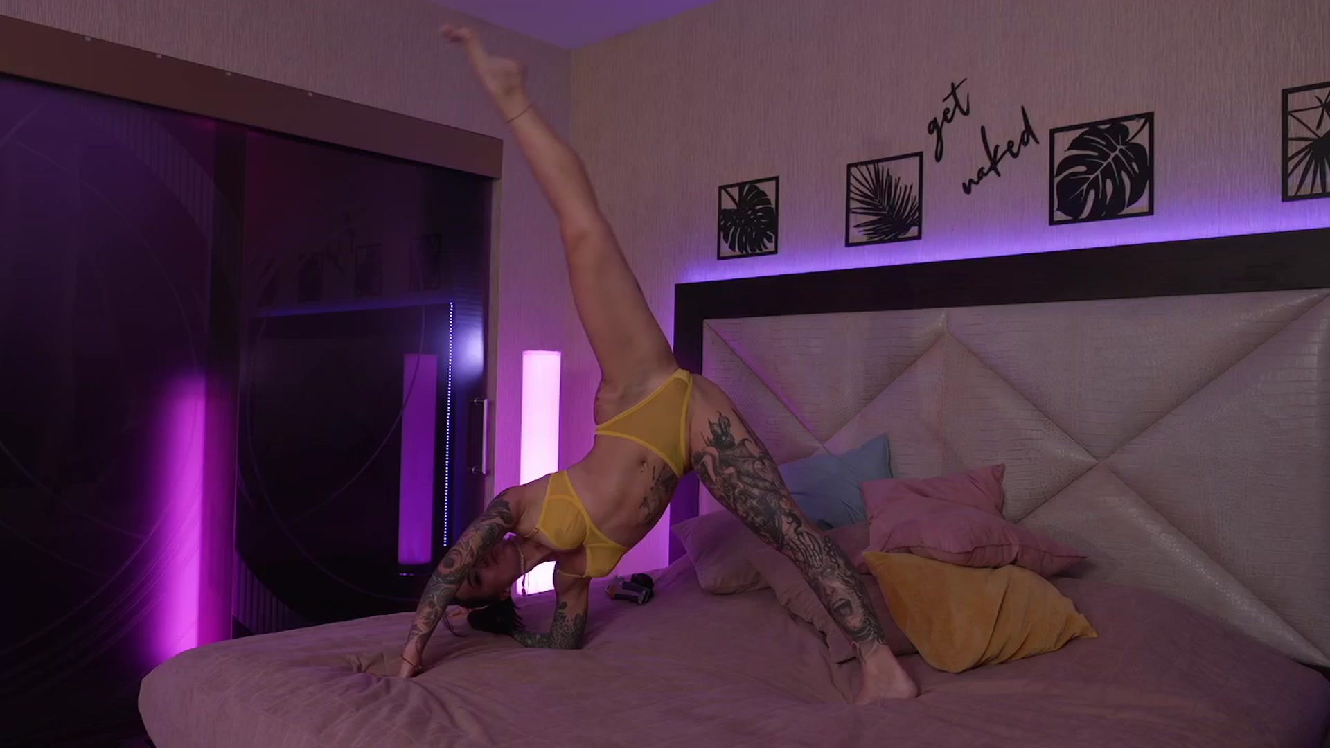 Gallery image thumbnail from GoGoDr3am's myfreecams stream on, 06/29/2025, 01:47 image 16 of 20