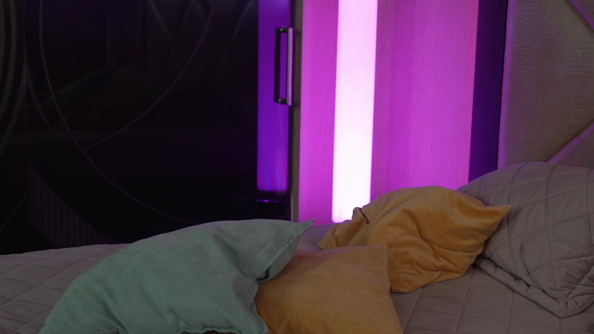 Gallery image thumbnail from GoGoDr3am's myfreecams stream on, 09/11/2025, 24:03 image 12 of 20