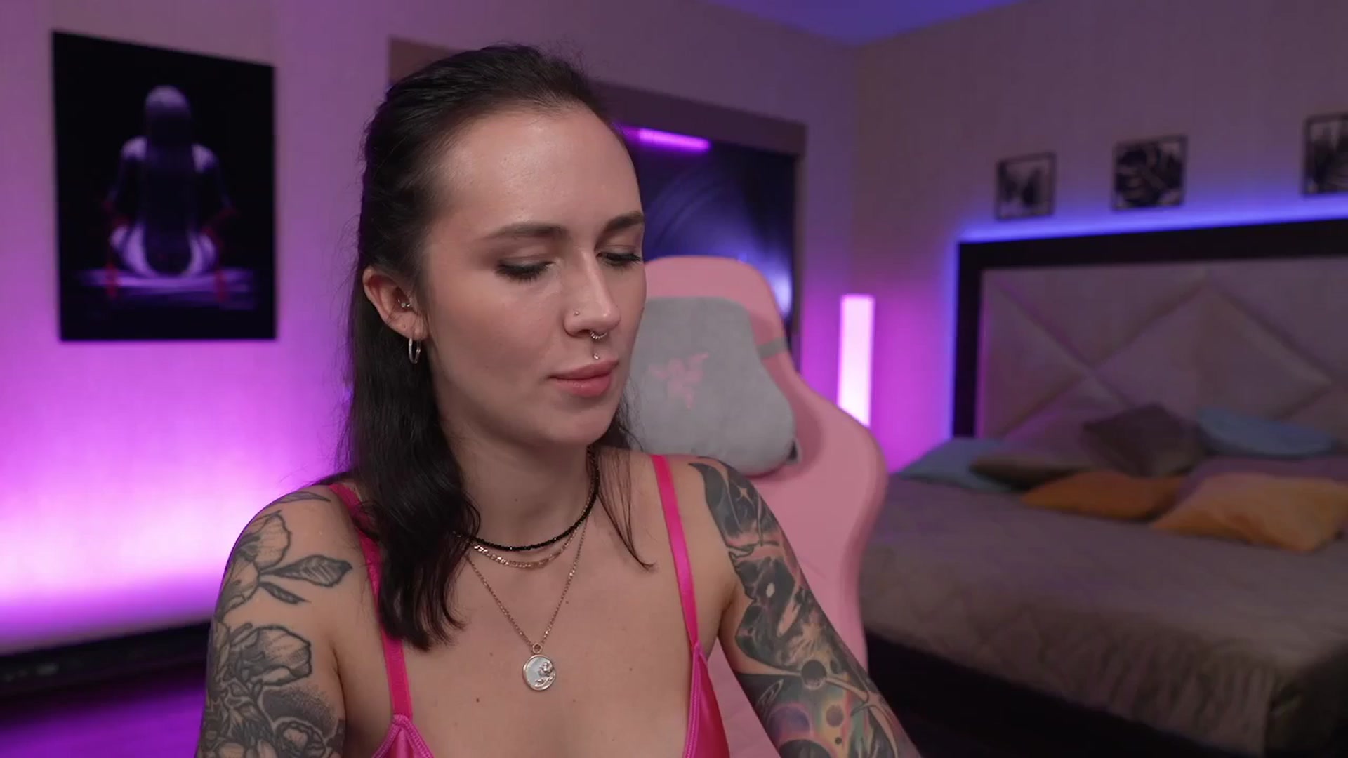 Gallery image thumbnail from GoGoDr3am's myfreecams stream on, 10/13/2025, 23:50 image 5 of 20