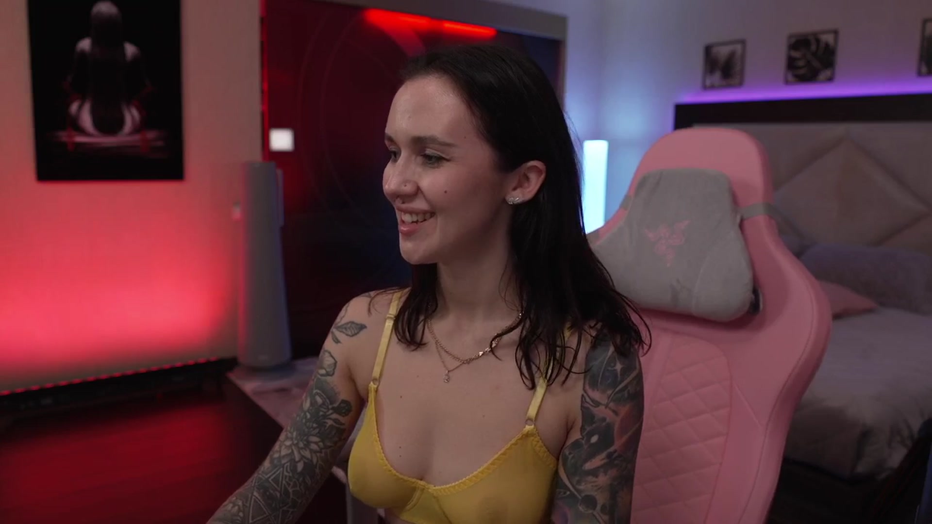 Gallery image thumbnail from GoGoDr3am's myfreecams stream on, 12/05/2025, 24:03 image 14 of 20