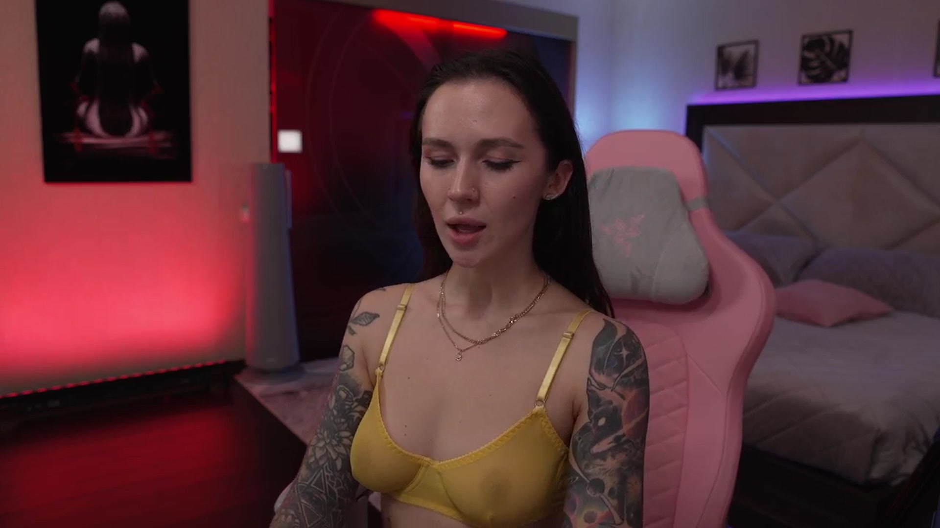 Gallery image thumbnail from GoGoDr3am's myfreecams stream on, 12/05/2025, 24:03 image 15 of 20