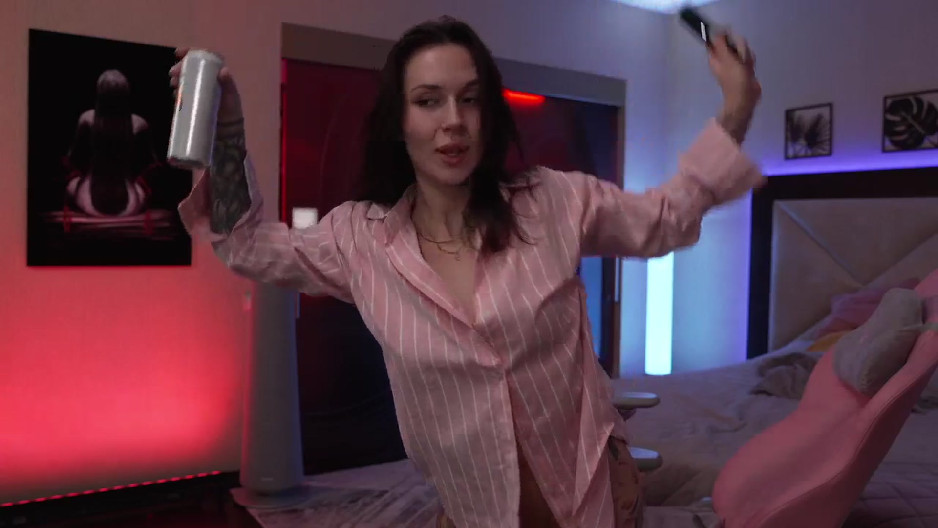 Gallery image thumbnail from GoGoDr3am's myfreecams stream on, 12/10/2025, 24:54 image 18 of 20