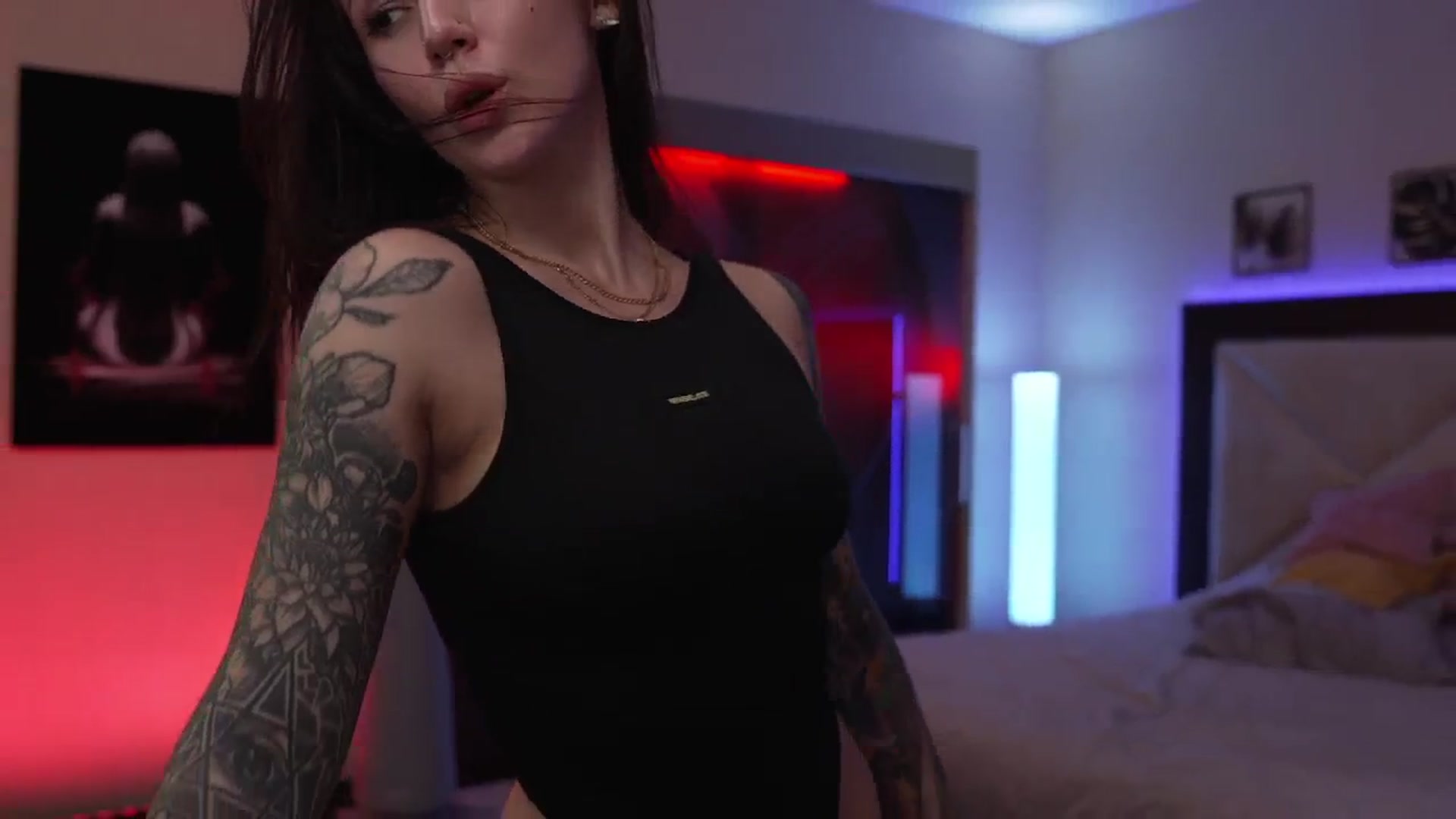 Gallery image thumbnail from GoGoDr3am's myfreecams stream on, 12/10/2025, 24:54 image 6 of 20