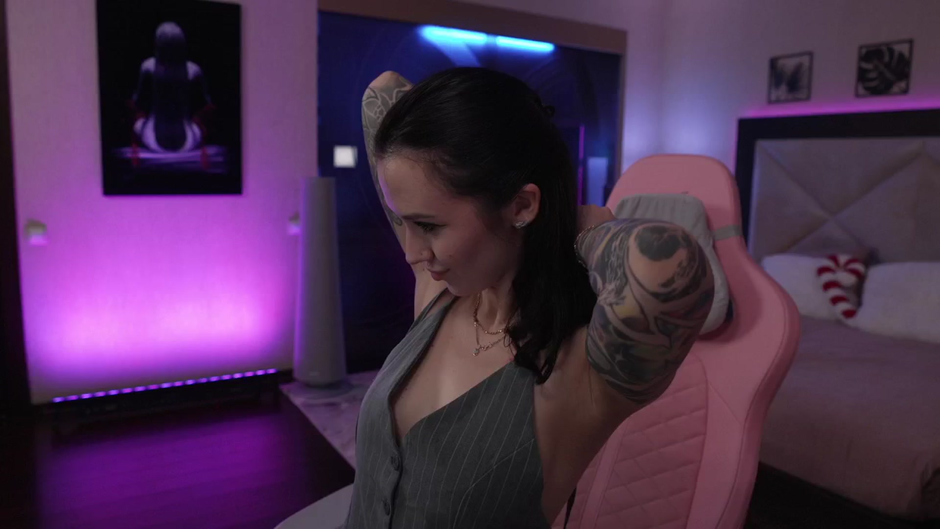 Gallery image thumbnail from GoGoDr3am's myfreecams stream on, 12/28/2025, 24:02 image 5 of 20