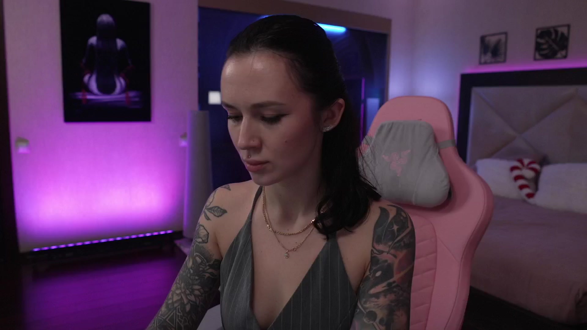 Gallery image thumbnail from GoGoDr3am's myfreecams stream on, 12/28/2025, 24:02 image 4 of 20