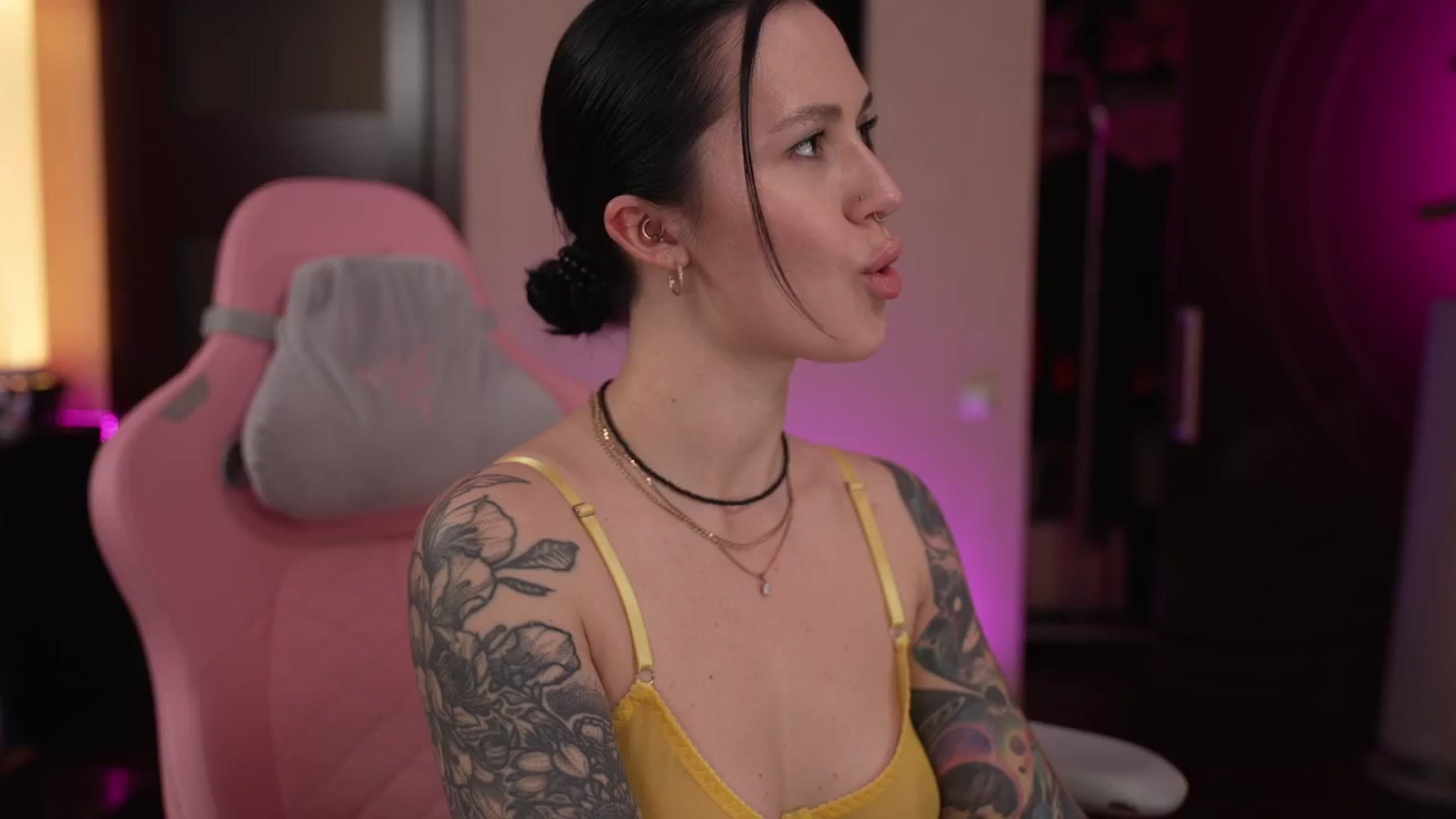 Gallery image thumbnail from GoGoDr3am's myfreecams stream on, 03/23/2026, 01:31 image 18 of 20