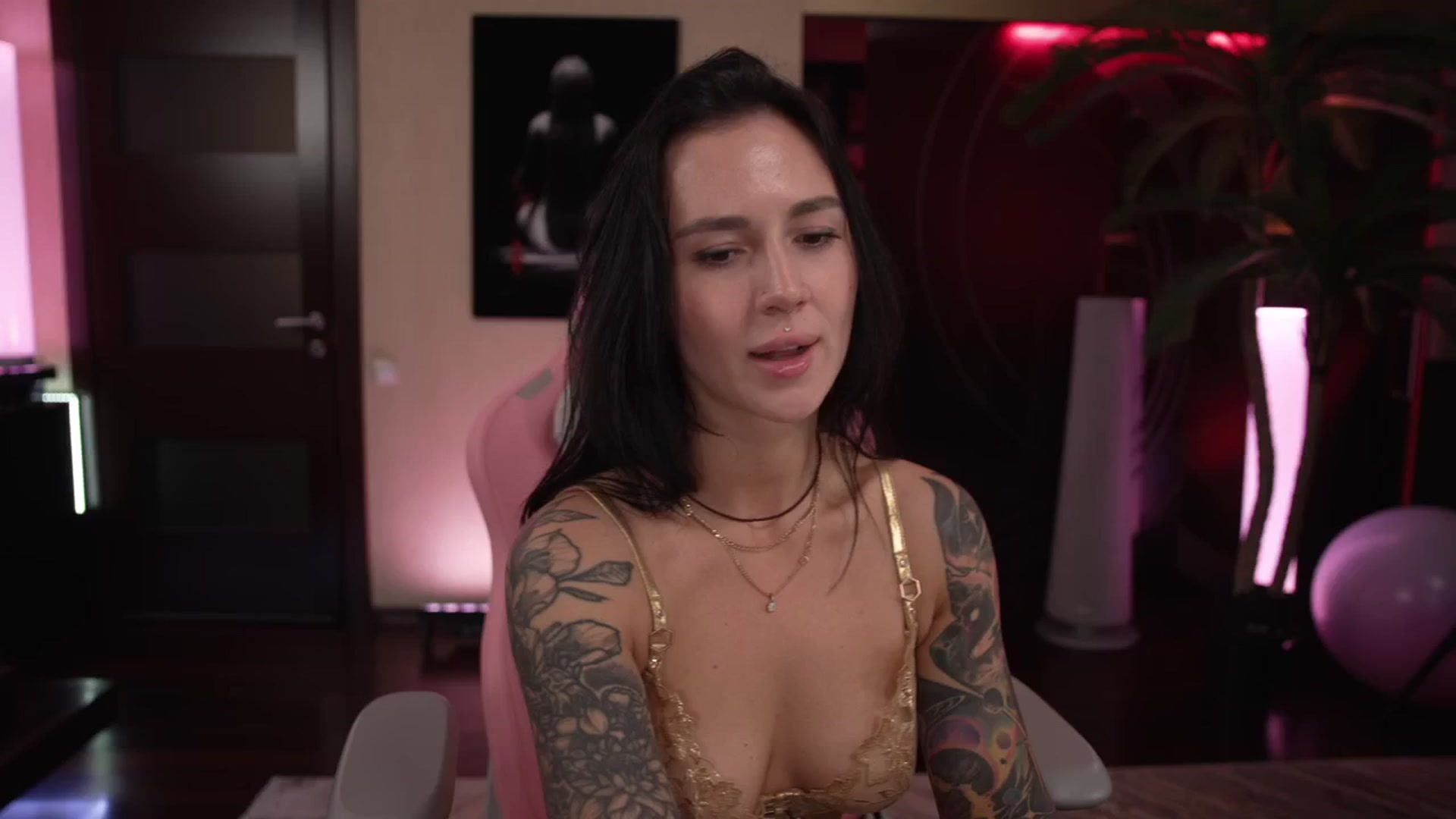 Gallery image thumbnail from GoGoDr3am's myfreecams stream on, 04/28/2026, 23:43 image 4 of 20