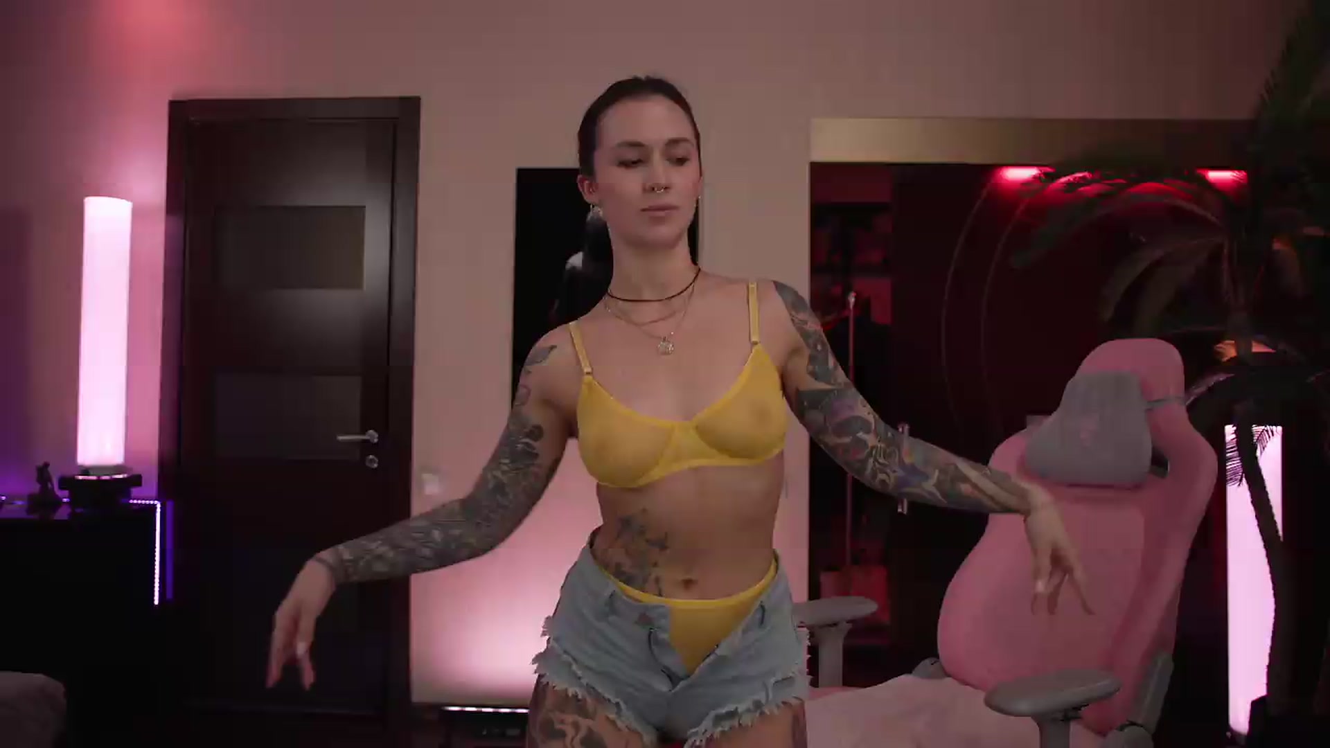 Gallery image thumbnail from GoGoDr3am's myfreecams stream on, 05/14/2026, 24:39 image 6 of 20