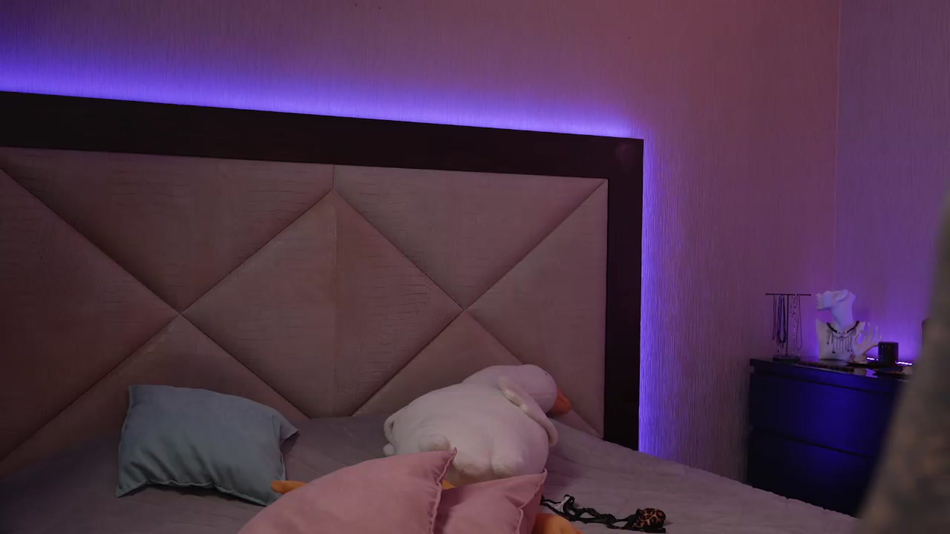 Gallery image thumbnail from GoGoDr3am's myfreecams stream on, 05/26/2026, 01:09 image 10 of 20