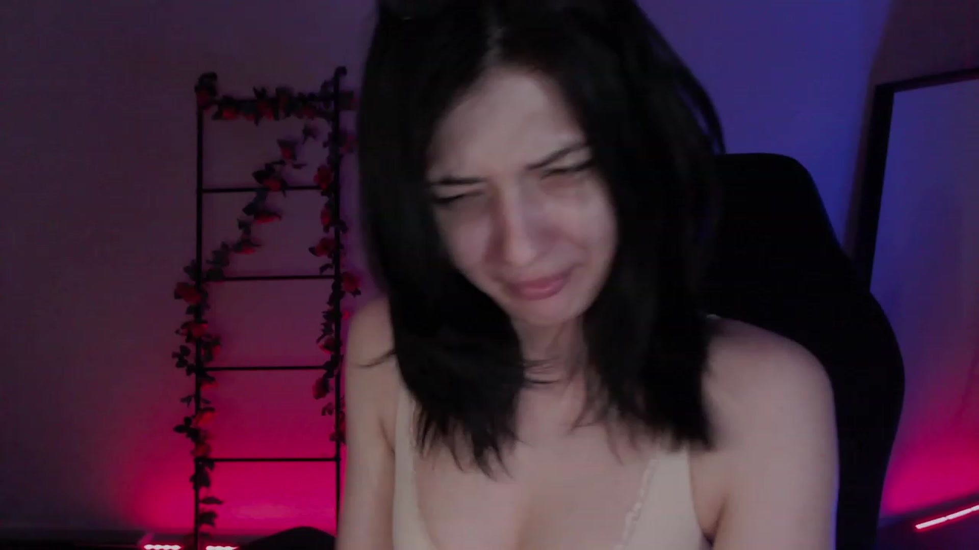 Gallery image thumbnail from GobIina's myfreecams stream on, 12/05/2022, 05:07 image 14 of 20