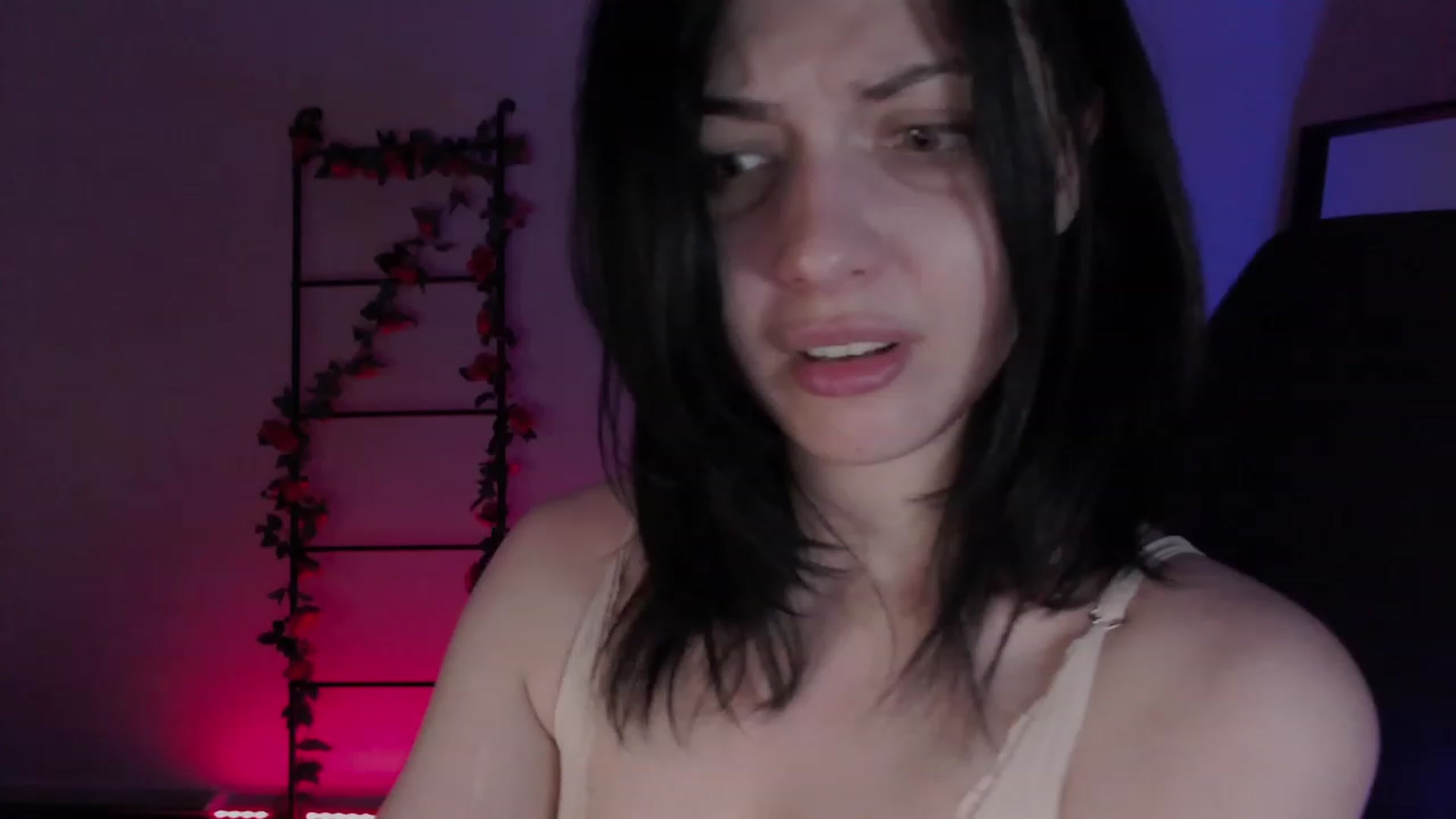Gallery image thumbnail from GobIina's myfreecams stream on, 12/05/2022, 05:07 image 10 of 20