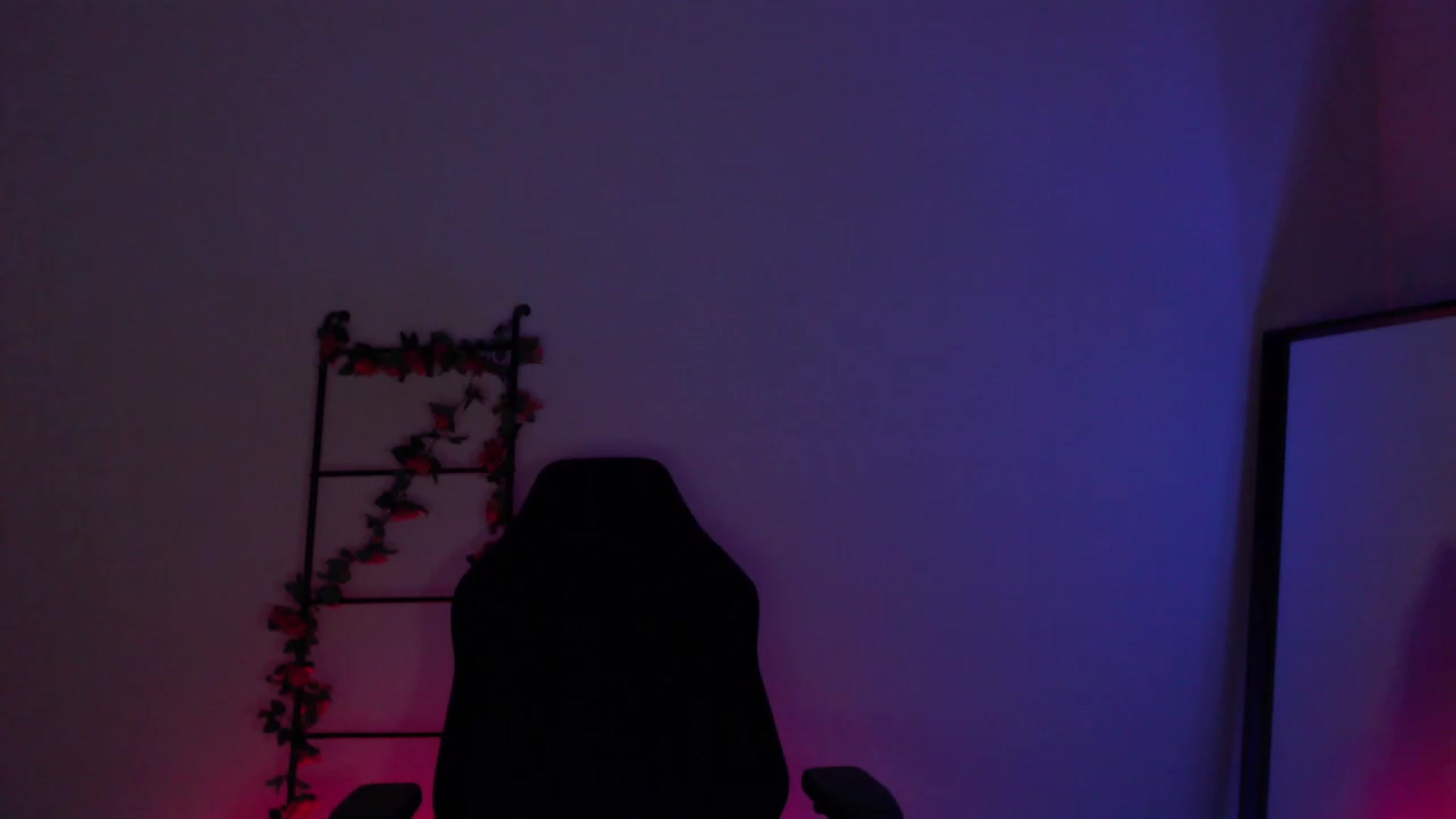 Gallery image thumbnail from GobIina's myfreecams stream on, 12/05/2022, 05:40 image 12 of 20