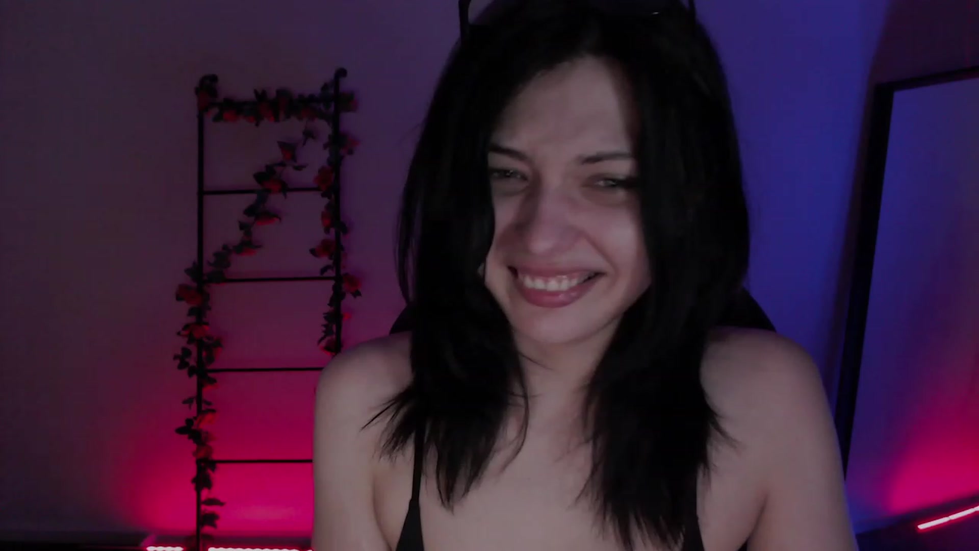 Gallery image thumbnail from GobIina's myfreecams stream on, 12/05/2022, 05:40 image 16 of 20