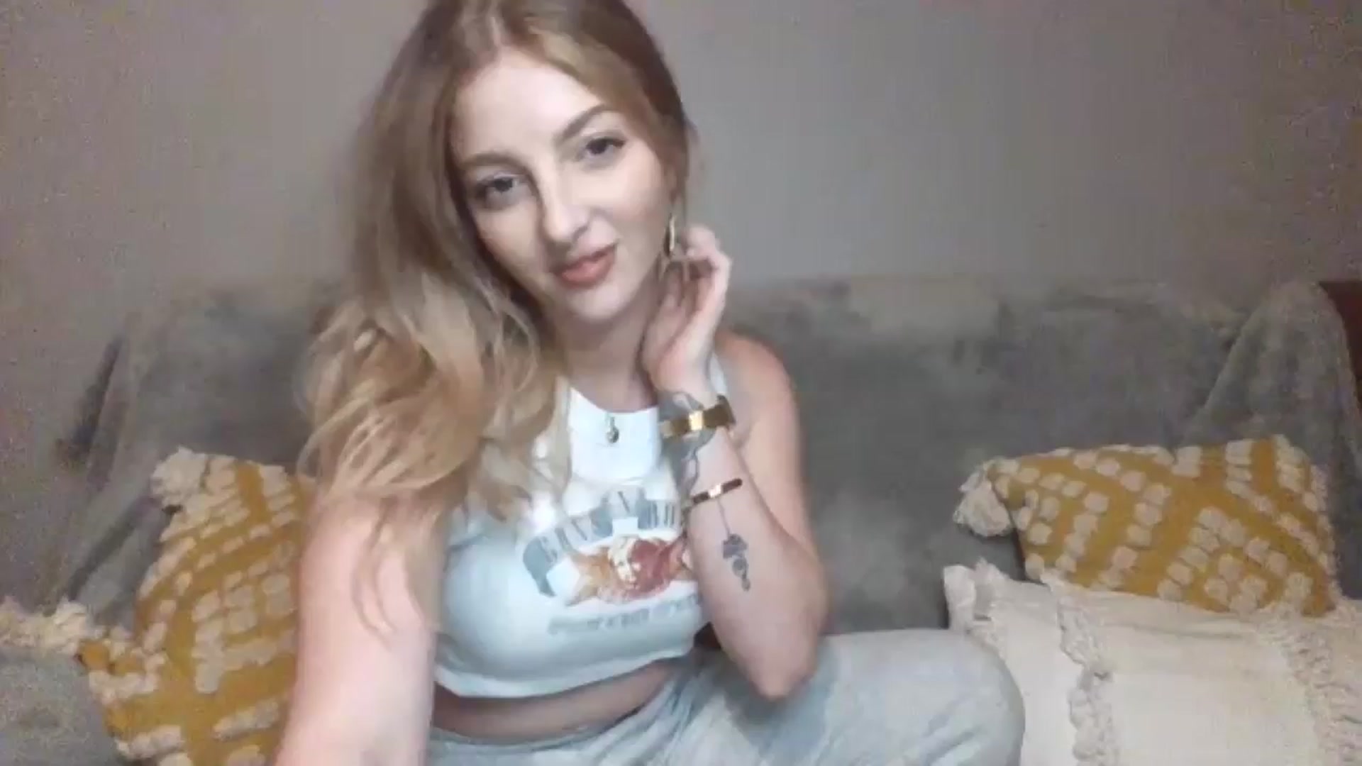 Gallery image thumbnail from GoddessAbbyJo's myfreecams stream on, 04/25/2024, 08:40 image 1 of 20