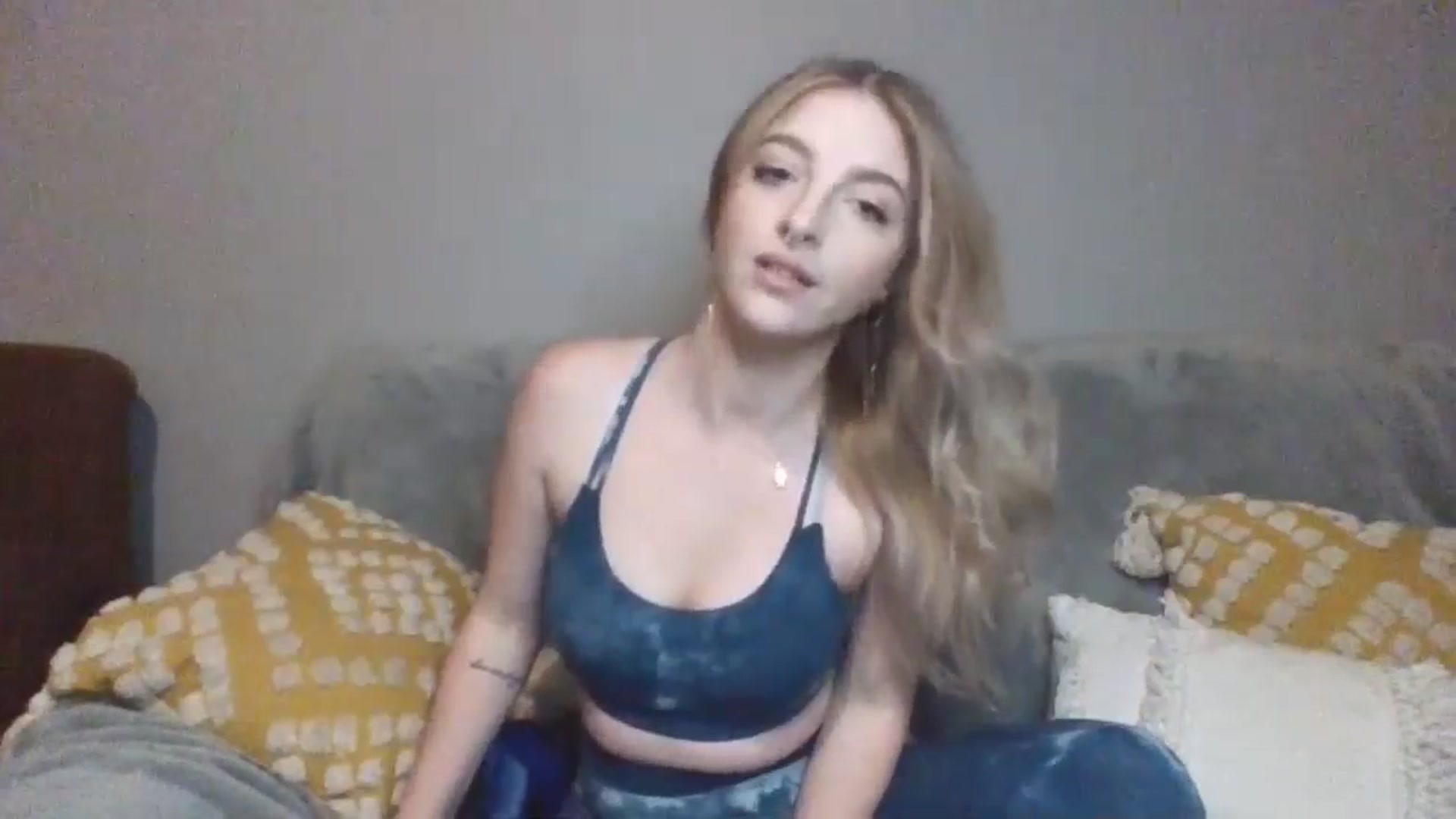 Gallery image thumbnail from GoddessAbbyJo's myfreecams stream on, 04/26/2024, 10:26 image 13 of 20