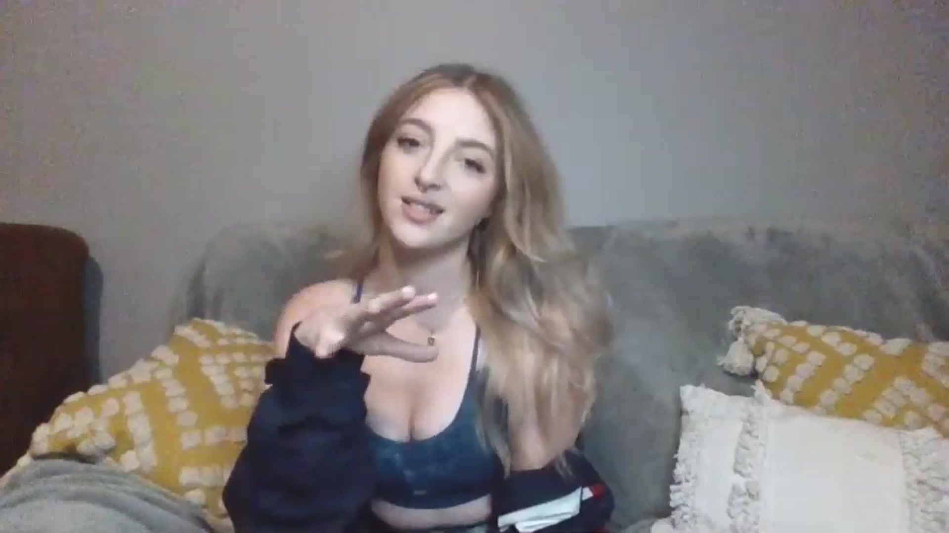 Gallery image thumbnail from GoddessAbbyJo's myfreecams stream on, 04/26/2024, 10:26 image 6 of 20