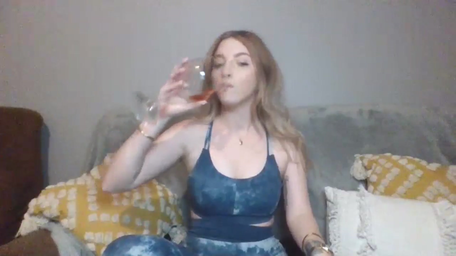 Gallery image thumbnail from GoddessAbbyJo's myfreecams stream on, 04/26/2024, 10:58 image 6 of 20