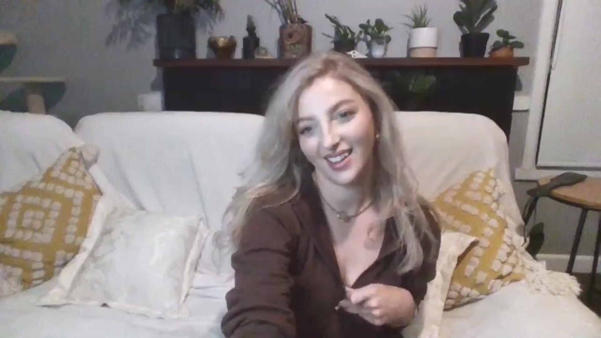 Gallery image thumbnail from GoddessAbbyJo's myfreecams stream on, 05/17/2024, 12:36 image 6 of 20