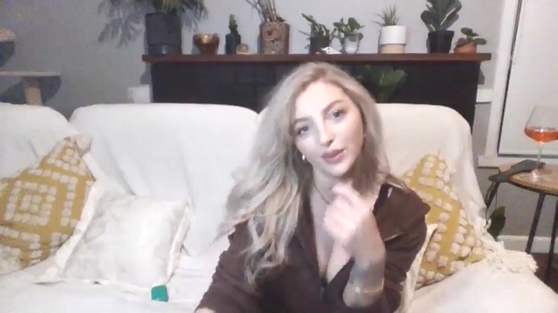 Gallery image thumbnail from GoddessAbbyJo's myfreecams stream on, 05/17/2024, 12:36 image 4 of 20