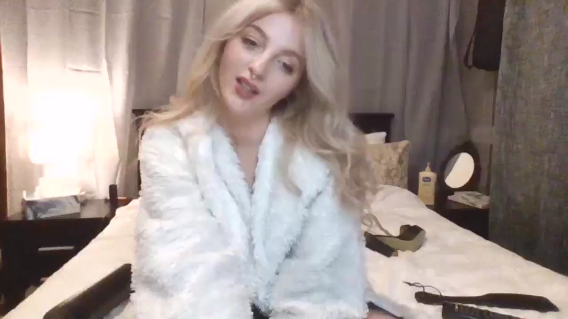 Gallery image thumbnail from GoddessAbbyJo's myfreecams stream on, 05/22/2024, 13:12 image 5 of 20