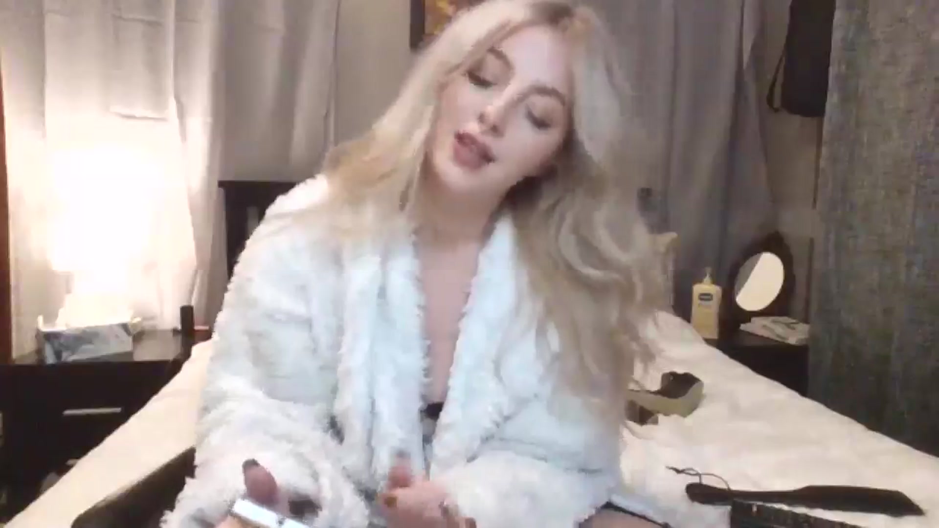 Gallery image thumbnail from GoddessAbbyJo's myfreecams stream on, 05/22/2024, 13:12 image 7 of 20