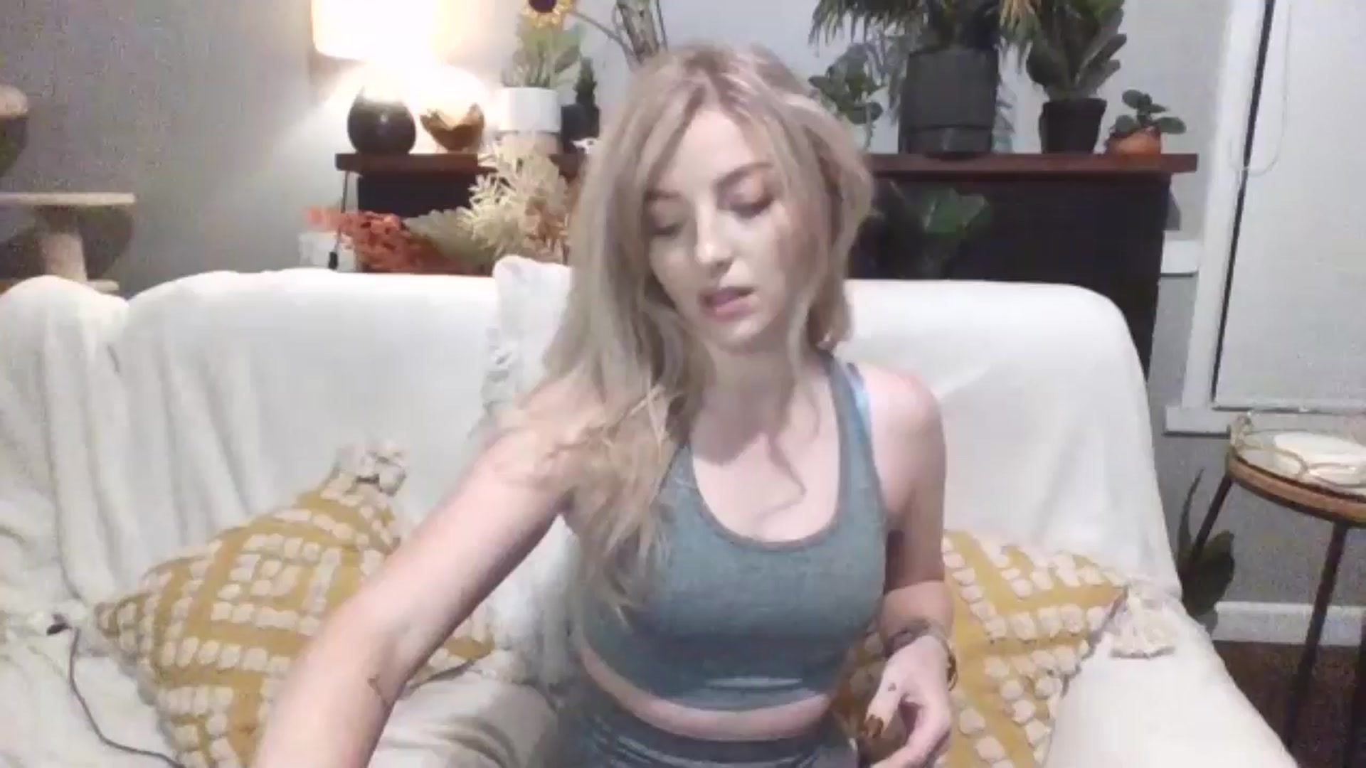 Gallery image thumbnail from GoddessAbbyJo's myfreecams stream on, 05/23/2024, 09:29 image 1 of 20