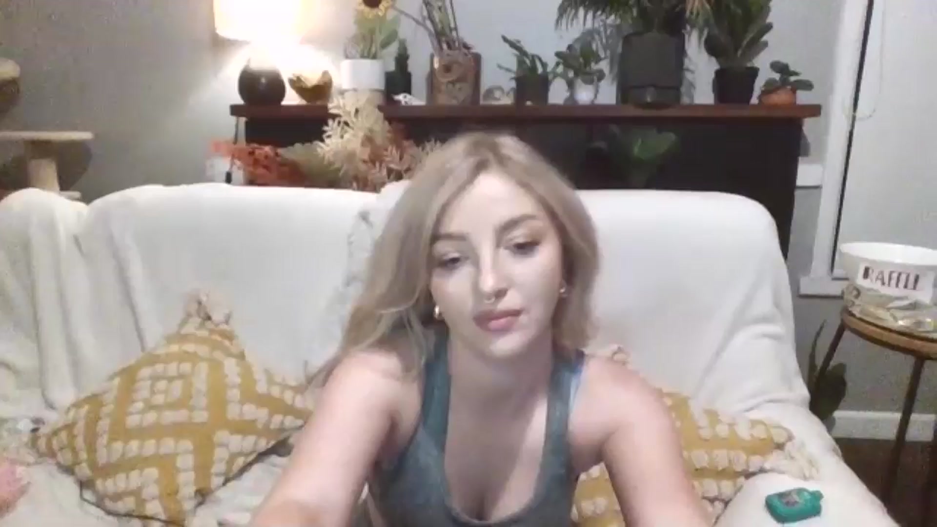 Gallery image thumbnail from GoddessAbbyJo's myfreecams stream on, 05/23/2024, 11:31 image 17 of 20