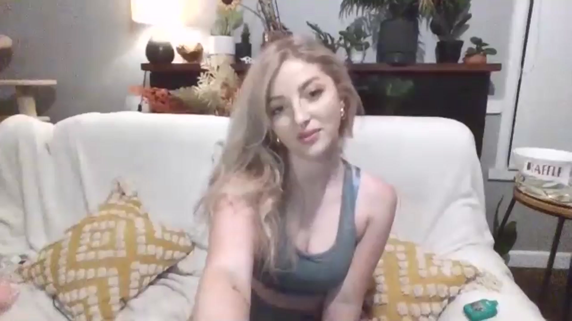 Gallery image thumbnail from GoddessAbbyJo's myfreecams stream on, 05/23/2024, 12:34 image 3 of 20