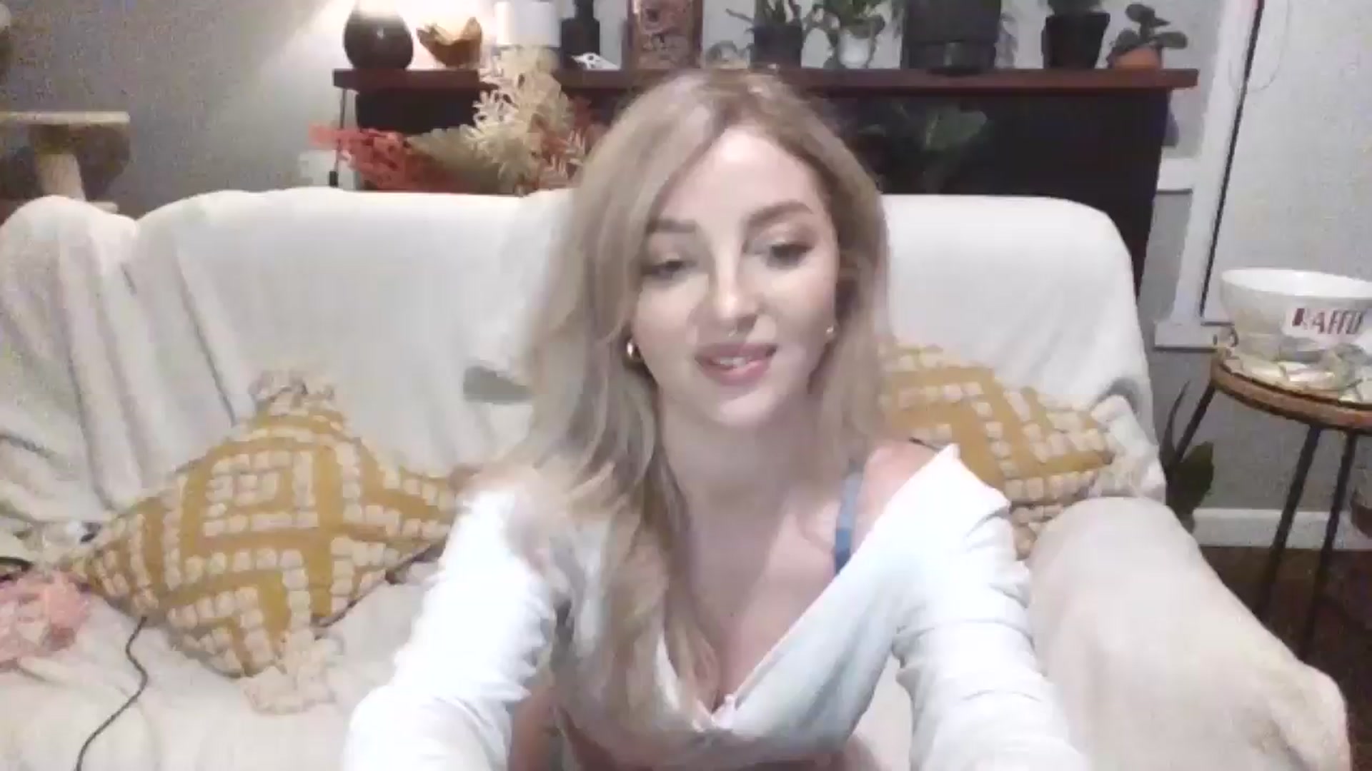 Gallery image thumbnail from GoddessAbbyJo's myfreecams stream on, 05/23/2024, 13:16 image 16 of 20