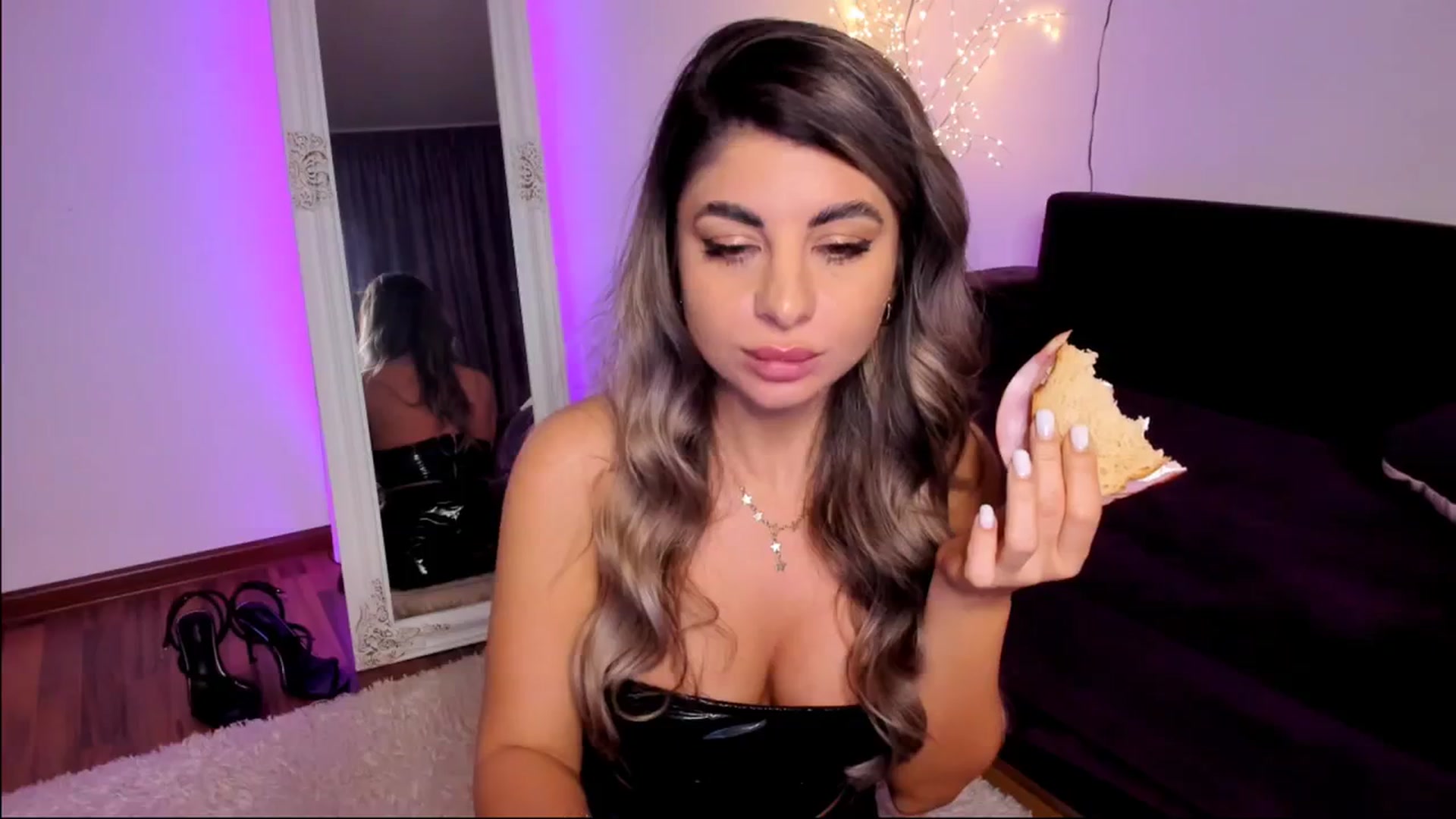 Gallery image thumbnail from GoddessAphrodite's myfreecams stream on, 05/03/2026, 03:26 image 15 of 20