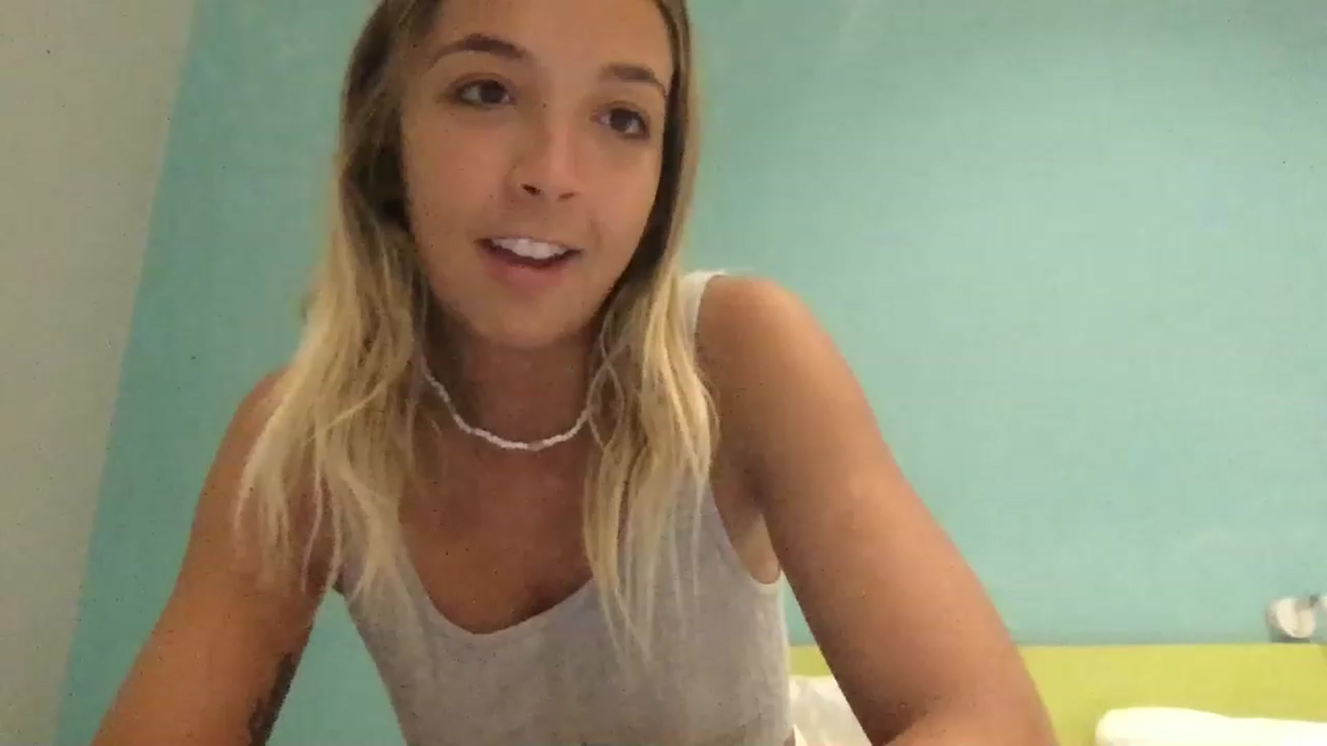 Gallery image thumbnail from GoddessAzara's myfreecams stream on, 11/27/2022, 19:38 image 11 of 20