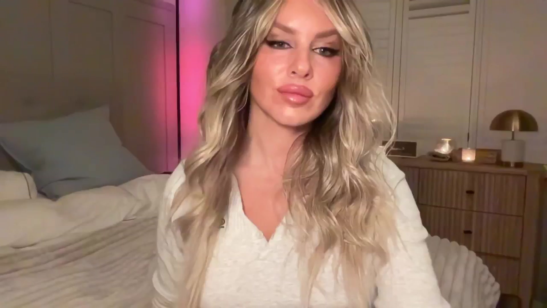 Gallery image thumbnail from GoddessHardy's myfreecams stream on, 11/27/2024, 18:31 image 8 of 20