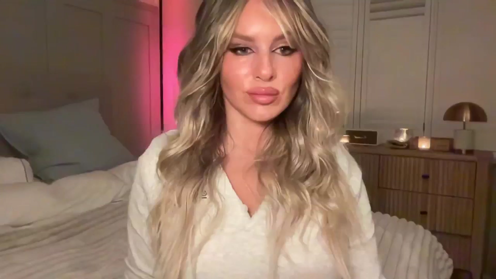 Gallery image thumbnail from GoddessHardy's myfreecams stream on, 11/27/2024, 18:31 image 18 of 20