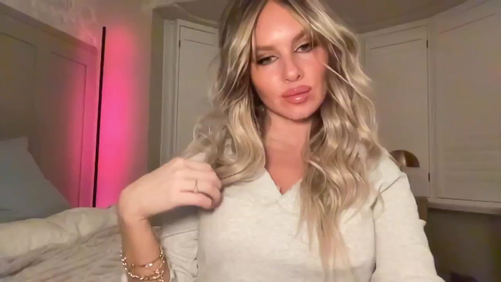 Gallery image thumbnail from GoddessHardy's myfreecams stream on, 11/27/2024, 20:23 image 15 of 20