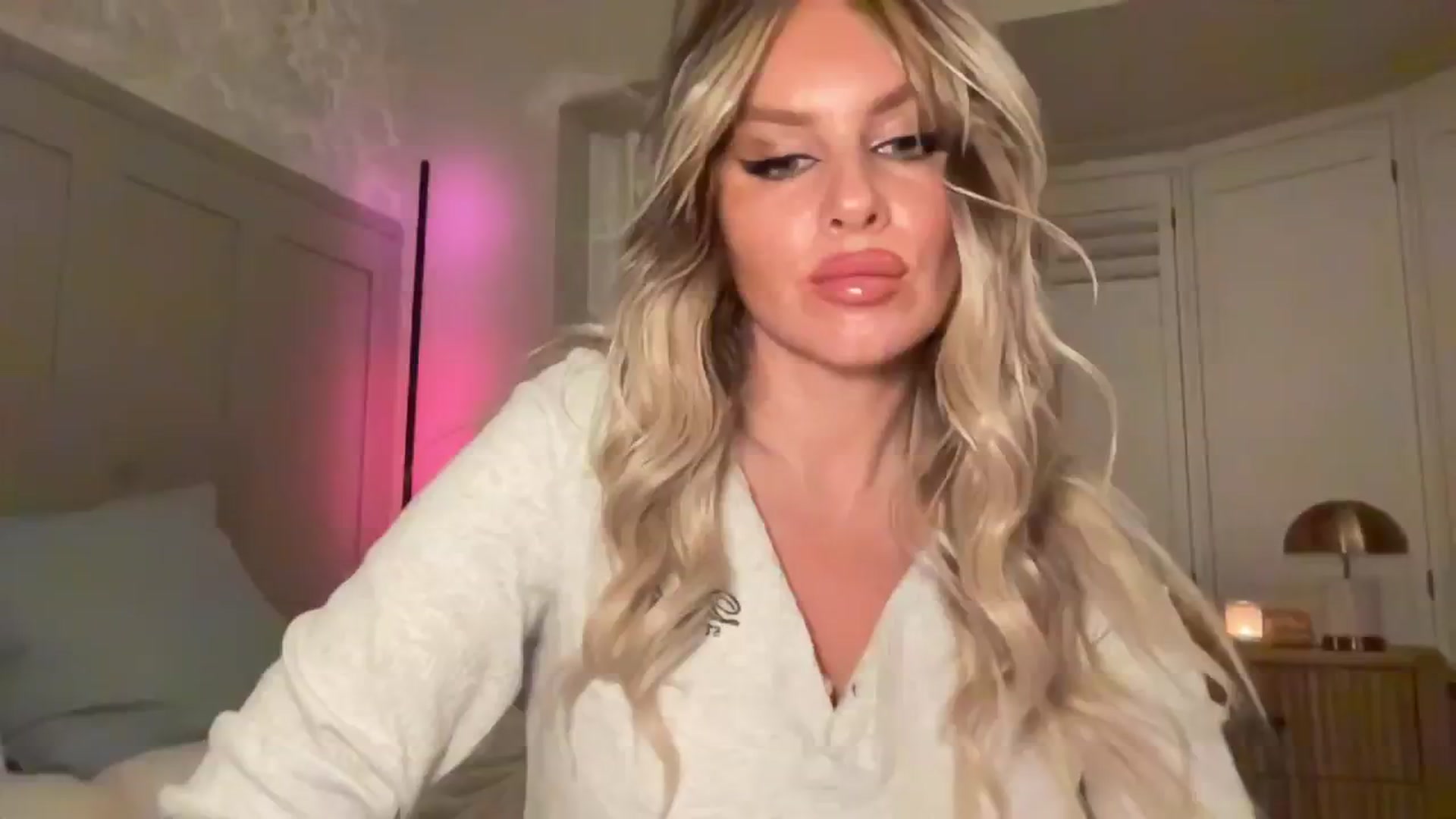 Gallery image thumbnail from GoddessHardy's myfreecams stream on, 11/27/2024, 20:35 image 1 of 20