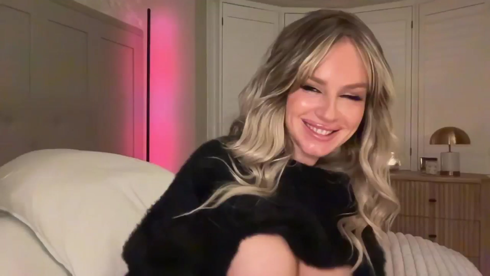 Gallery image thumbnail from GoddessHardy's myfreecams stream on, 11/28/2024, 22:26 image 17 of 20