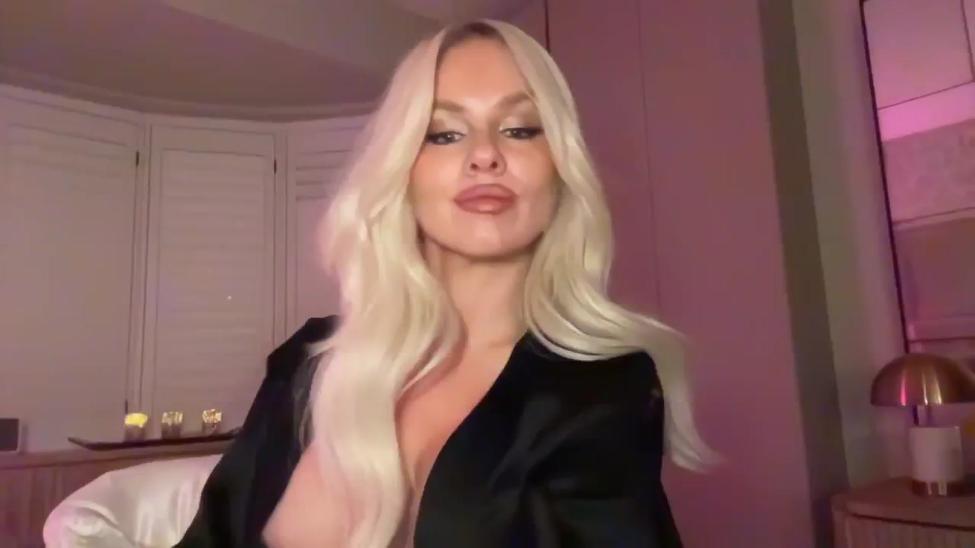 Gallery image thumbnail from GoddessHardy's myfreecams stream on, 02/19/2025, 03:23 image 7 of 20