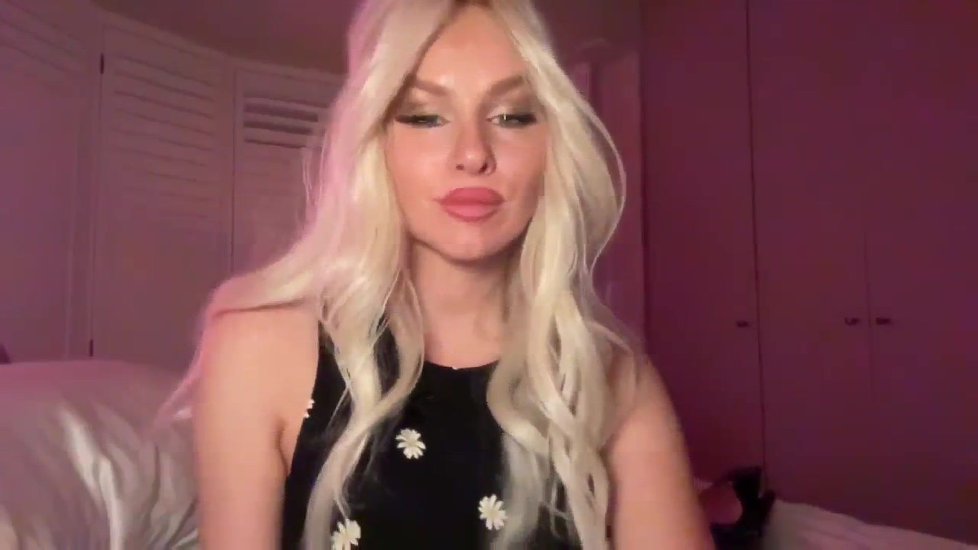 Gallery image thumbnail from GoddessHardy's myfreecams stream on, 04/15/2025, 23:55 image 7 of 20