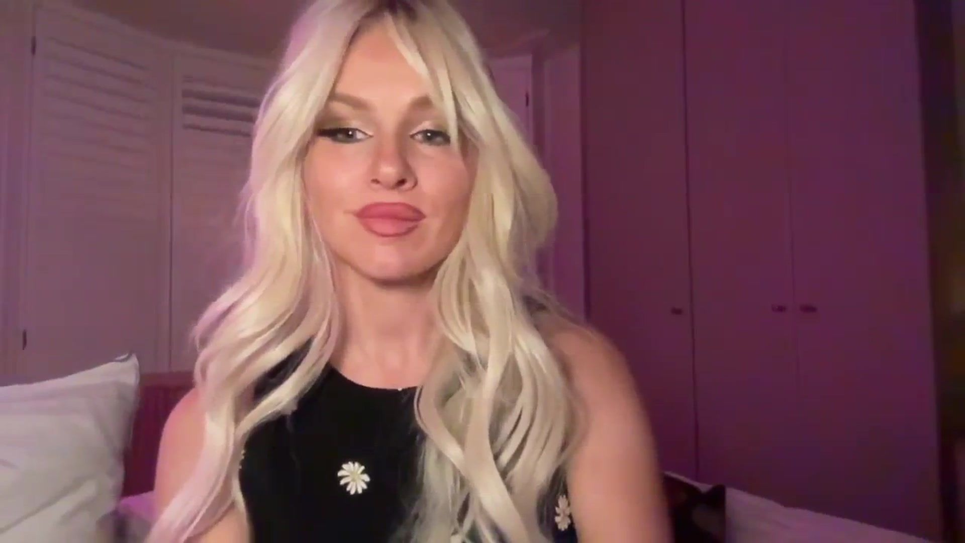 Gallery image thumbnail from GoddessHardy's myfreecams stream on, 04/15/2025, 23:55 image 3 of 20