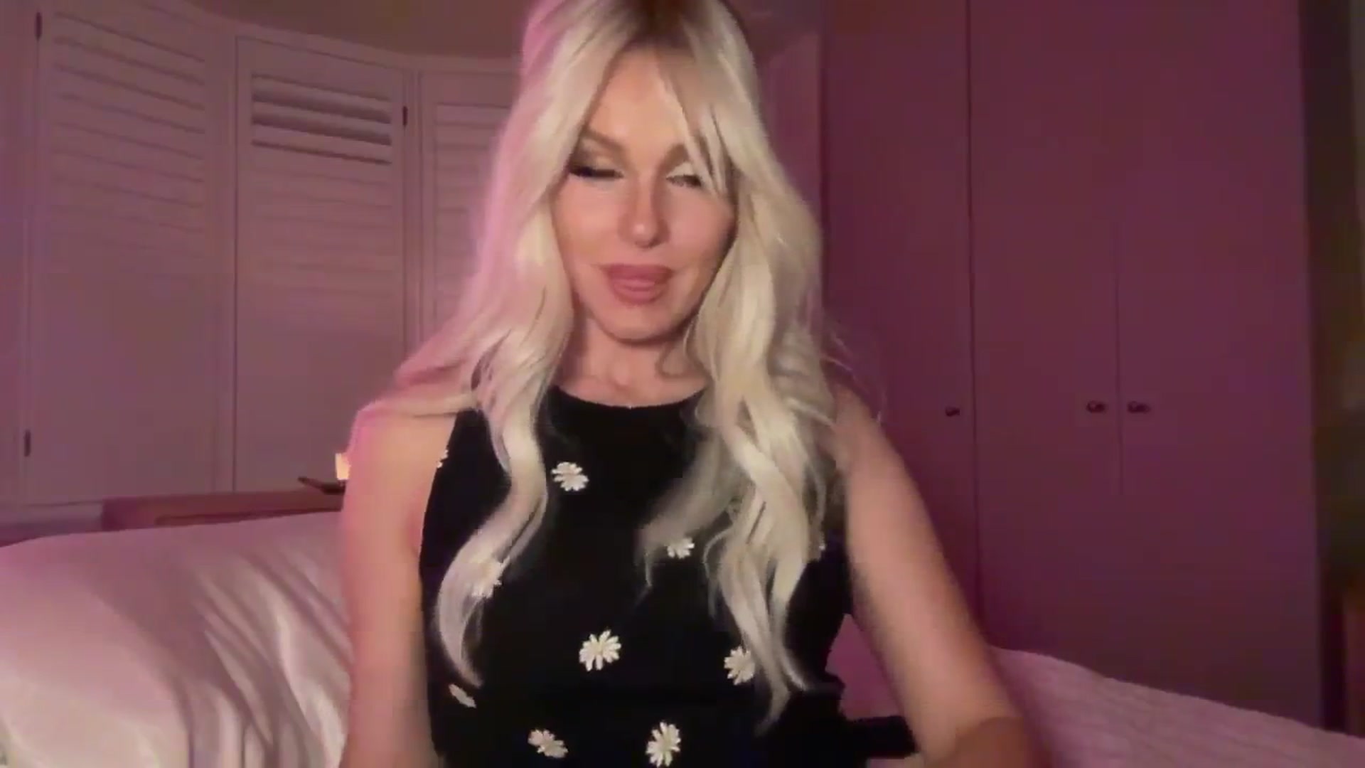 Gallery image thumbnail from GoddessHardy's myfreecams stream on, 04/15/2025, 23:55 image 5 of 20