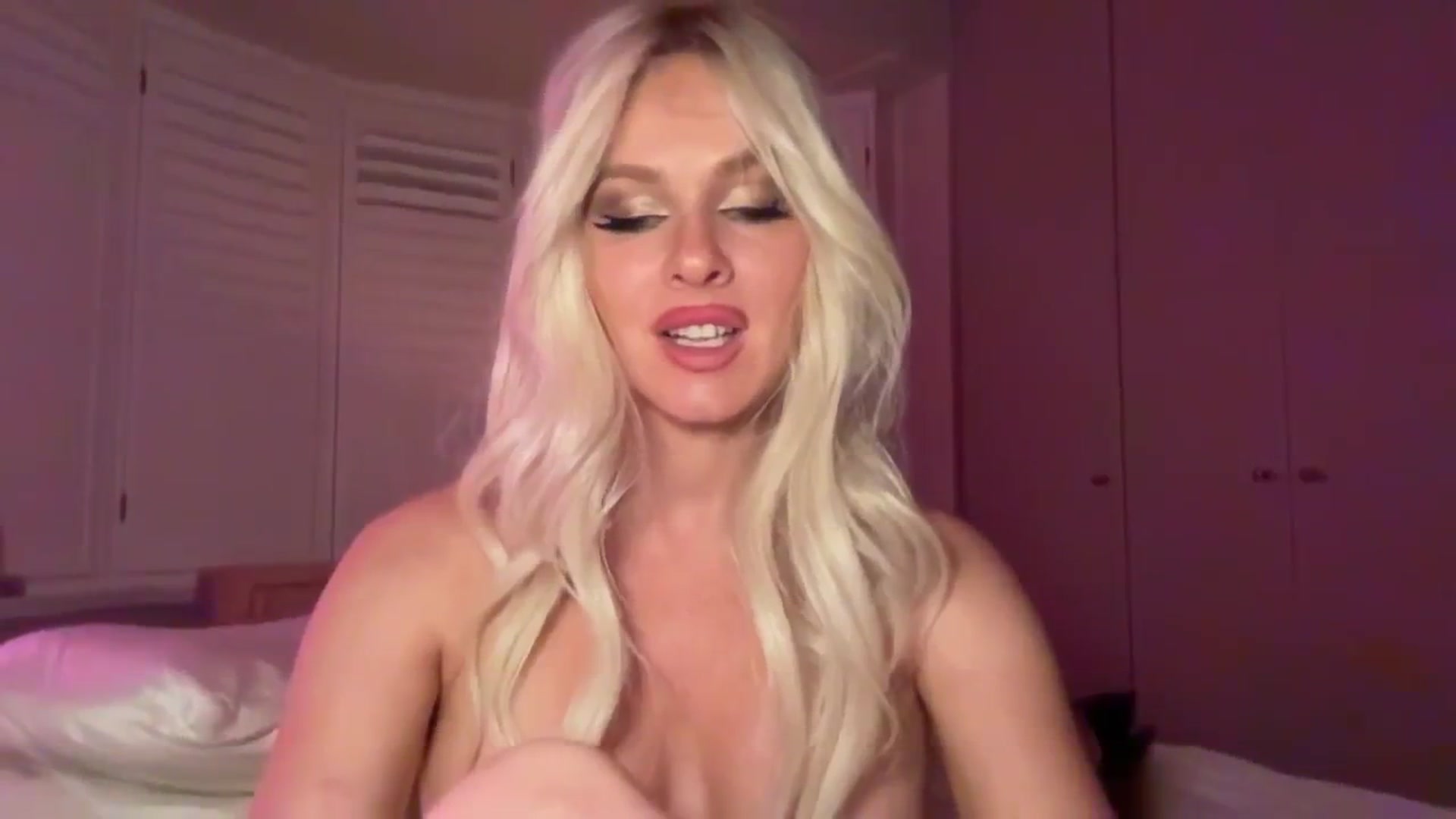 Gallery image thumbnail from GoddessHardy's myfreecams stream on, 04/15/2025, 23:55 image 12 of 20