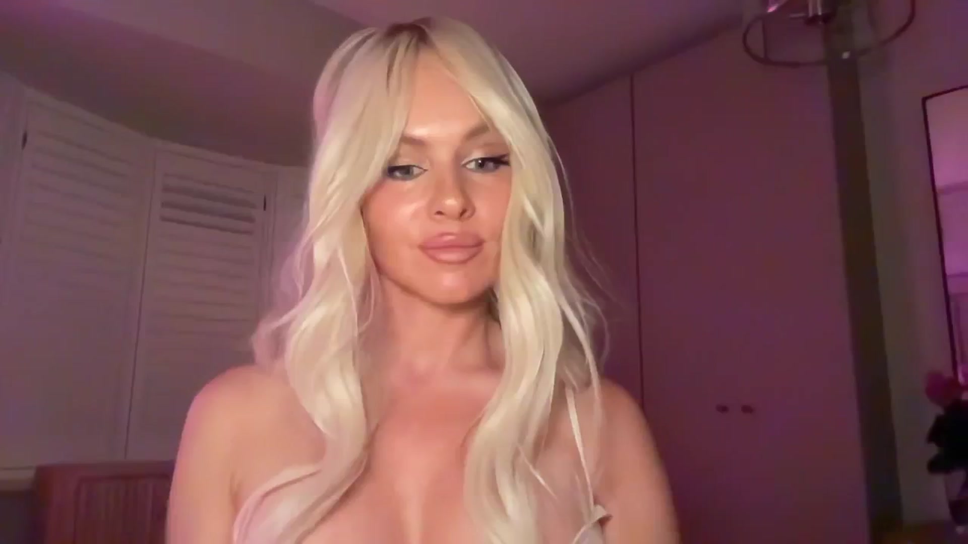 Gallery image thumbnail from GoddessHardy's myfreecams stream on, 04/18/2025, 22:44 image 17 of 20